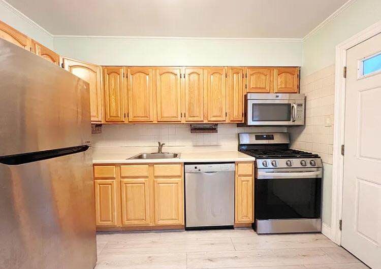 This unit features an air conditionied space with a walk-in closet, sleeping area and dining space. The unit's kitchen has tiled backsplash, laminate countertops, standard appliances, a gas-range stovetop, cabinet space and a disposal. The bathroom has a shower and tub combination. The unit has central heating and in-building laundry. Off street parking is available