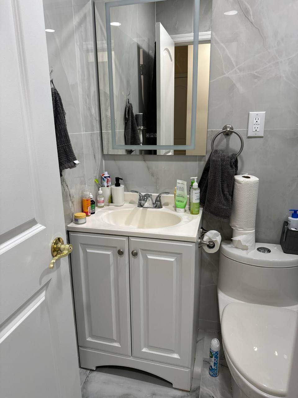 This bedroom is already furnished in a 2-bedroom apartment and it’s gorgeous! It’s got everything you need, including a queen bed and a dresser that can be used (I can empty it if you have your own bedroom furniture). You’ll have your own bathroom too. There’s a large kitchen, lounge room, and laundry with a washer and dryer.

All bills are included in the rent, so if this sounds like an ideal fit for you, I would love to hear from you