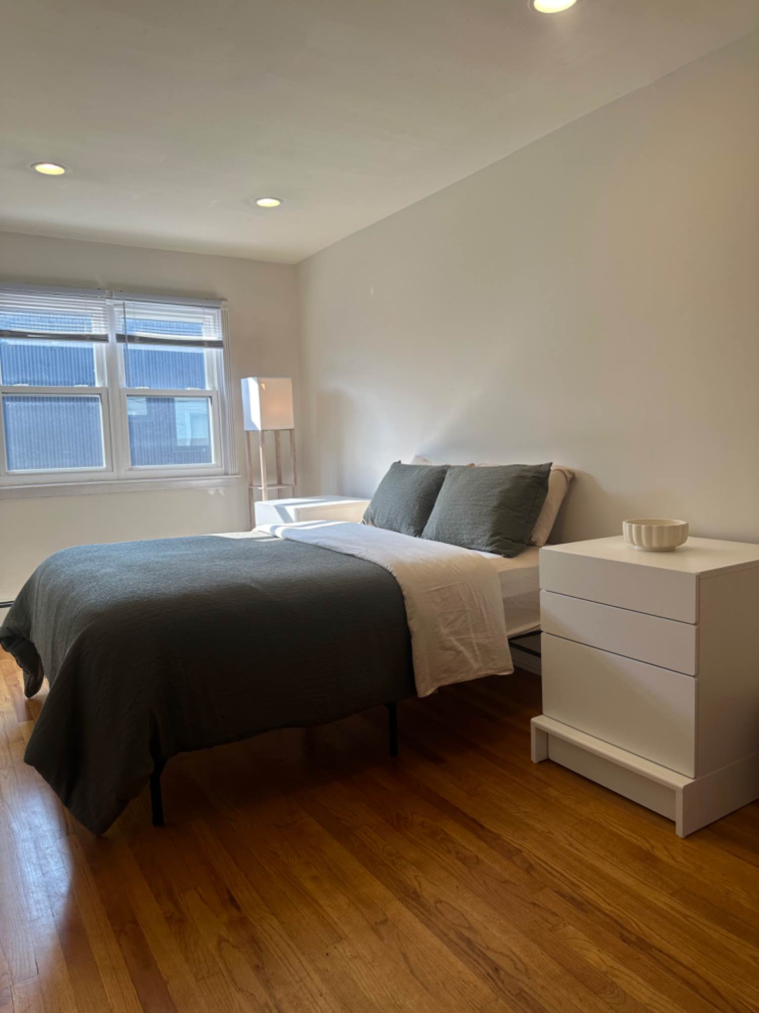 Female professional, working on site 5 days a week, looking to share my apartment with a female who also works on site f/t. 