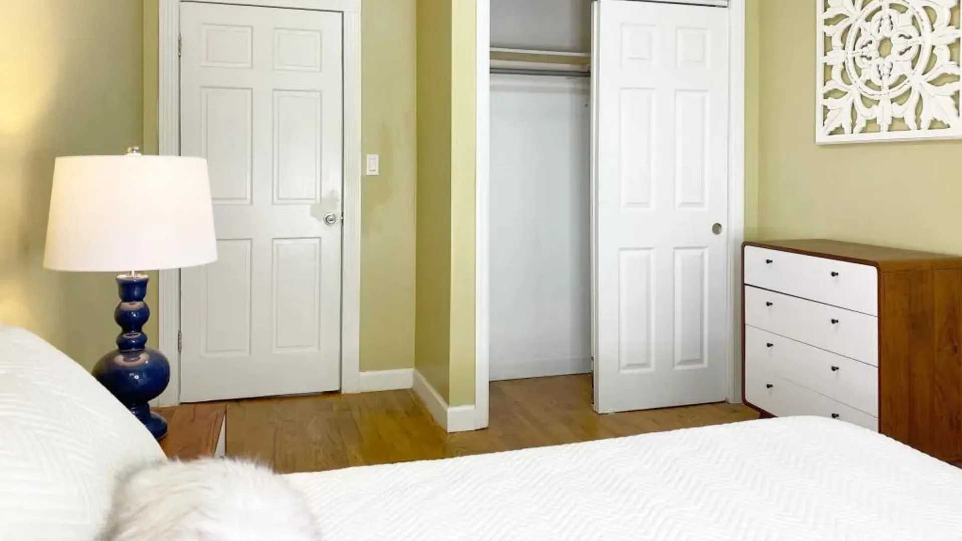 I have a furnished room with a private bathroom for rent in a 2 bedroom 2 bathroom apartment in a very safe location of Manhattan's Upper West Side. 
The room has a full-size bed frame, mattress, bedside tables, shelves, and closet.
The apartment has a functional kitchen with gas/electric stove, microwave, range, oven, refrigerator, dishwasher and most cooking/coffee/eating necessities.
Washer and dryer are in the unit, and hardwood floors throughout the apartment.
Rent is $1200 per month utility bills inclusive in the monthly payment and makes you entitled to all the utilities such as cable TV, electricity, gas, trash, water, sewer, and high-speed wireless internet.
Plus $1200 for a security deposit which is refundable during departure.
Pets are allowed.
Walk-able distance to the subway station, bus stops, restaurants, coffee shops, grocery stores, malls, fitness centers, parks, gardens and museums.
If you are interested, contact me on abbatebenjam@gmail.com for pictures, address, and more details about the apartment and me.