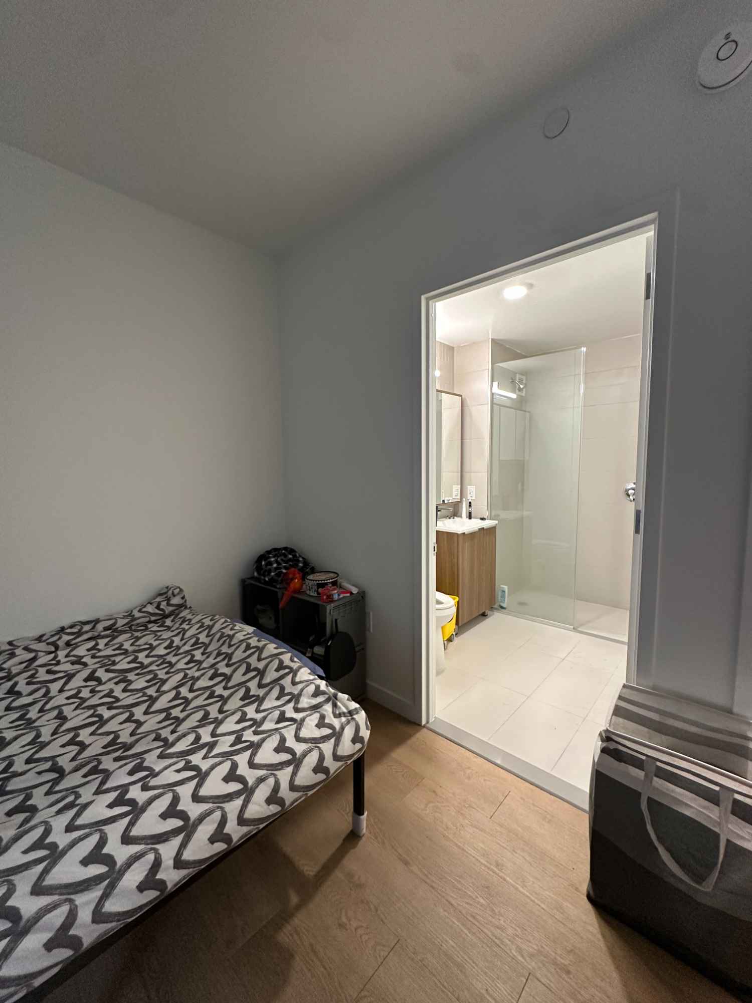 Looking for someone to take over my lease starting as early as December 9th. Lease ends July 31, 2026.

2B2B unit, the living room is occupied. That is the reason why the price looks so good. The roommates are very nice dudes. They are both students at Columbia University. One is pursuing the Master's degree, the other is post-PhD. No smoking or drinking.

The monthly payment is $1616/mo. The contract says I got the last month free, so the net price for you is going to be about $1400/mo. (7.5 months for 6.5 rent payments) My loss, your gain. A security deposit of $1616 is needed.

Brand new building, construction completed this summer, first one to lease this place.

In-room bathroom, closet, air conditioner. In-unit laundry, dishwasher, refrigerator. In-building gym, study room.

Right beside the Subway Line 1, 3min to the station. 20min to Columbia University.

The furniture is open to negotiation on pricing, including but not limited to: a double bed with a mattress and bed frame, a table, a chair, and two small shelves. Kitchen essentials are also included.

Feel free to contact: cz.panyu@gmail.com