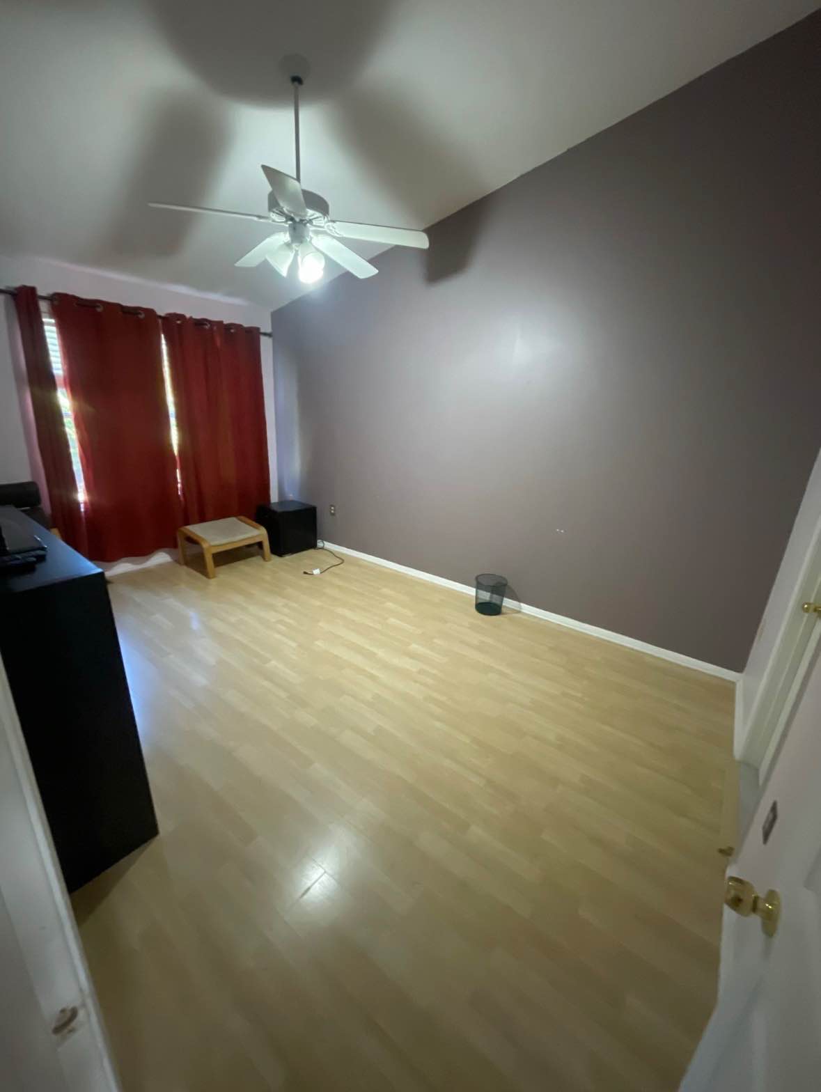 3-level townhome in Ellicott City looking for one tenant to occupy the master bedroom! Private bathroom and walk-in closet. All hardwood flooring, modern appliances, very quiet/safe neighborhood. 15 minutes from Fort Meade and the Columbia Mall. Extremely good price for the area. The only common-area furniture NOT NEEDED is a dining room table; homeowner’s furniture remains in most of the common areas.

I am the only other tenant living in this house and am looking for a roommate to fill the vacancy in early January. Contact for details!