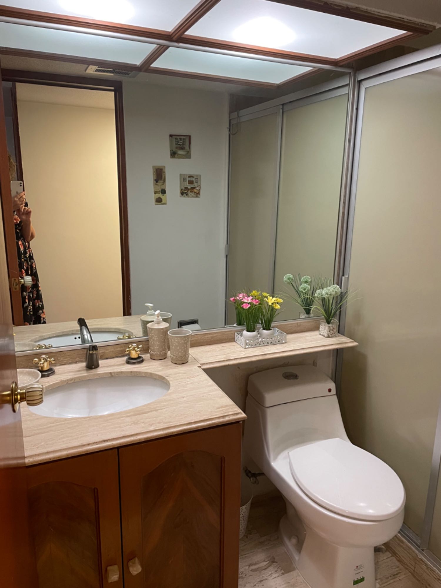 Habitación amplia con excelente ubicación, próximo a Masaryk y a la zona comercial de Polanco con limpieza dos veces a la semana