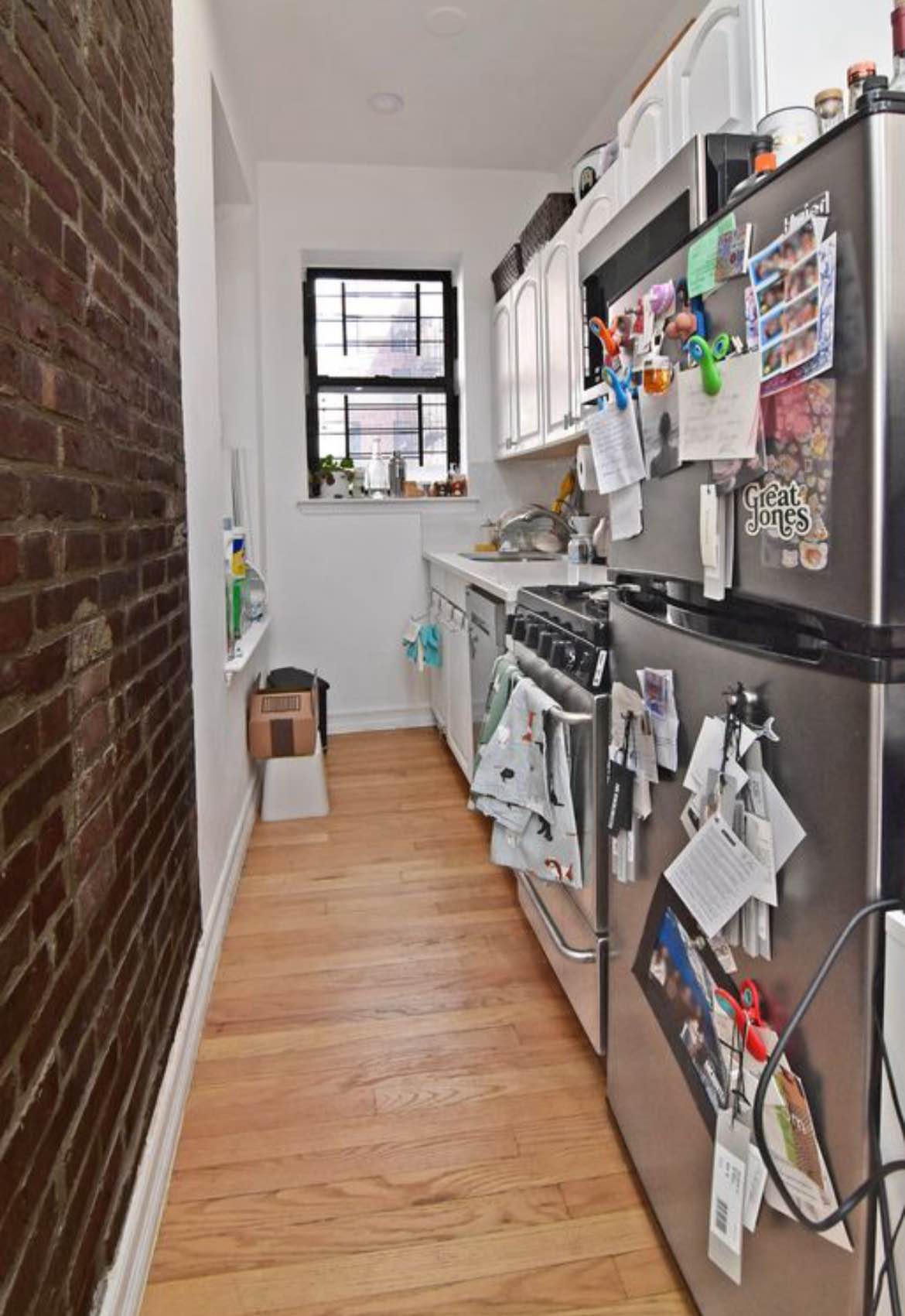 Hey there! I’ve got a super cozy, fully furnished apartment up for rent, it’s got everything you need, from dishes and kitchen stuff to WiFi already set up. In the building, there’s a gym, elevator, washer/dryer, and even a video intercom. In your own space, you’ll have a microwave and dishwasher too. Rent already covers heat, gas, and electricity, so no extra bills to stress over.

The building’s got a great community vibe , we’ve even got a group chat where neighbors help each other out. Need someone to grab a package or help with laundry? Just drop a message, and someone’s got your back.

The location’s amazing ,you’re literally a short walk to a bunch of subway lines and surrounded by shops, bars, lounges, and restaurants.