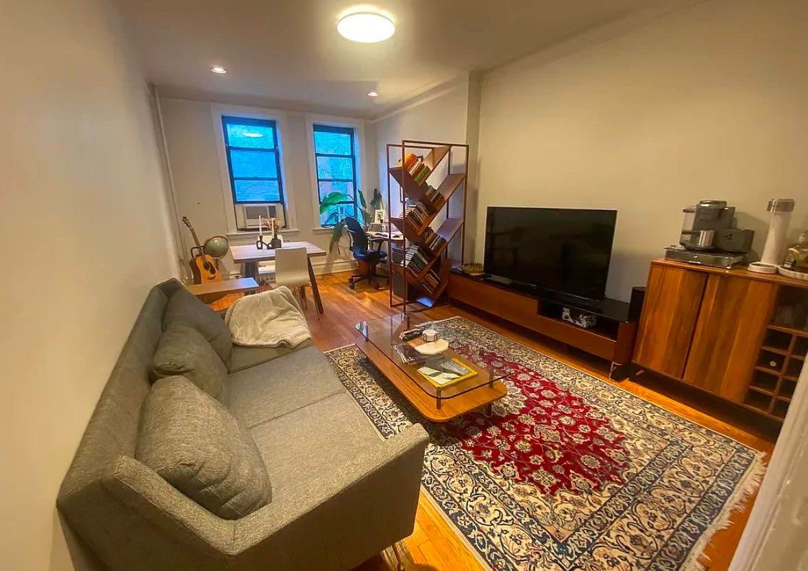 Room rental in 226 W 97th St #6d, New York, NY 10025, USA - entire Room