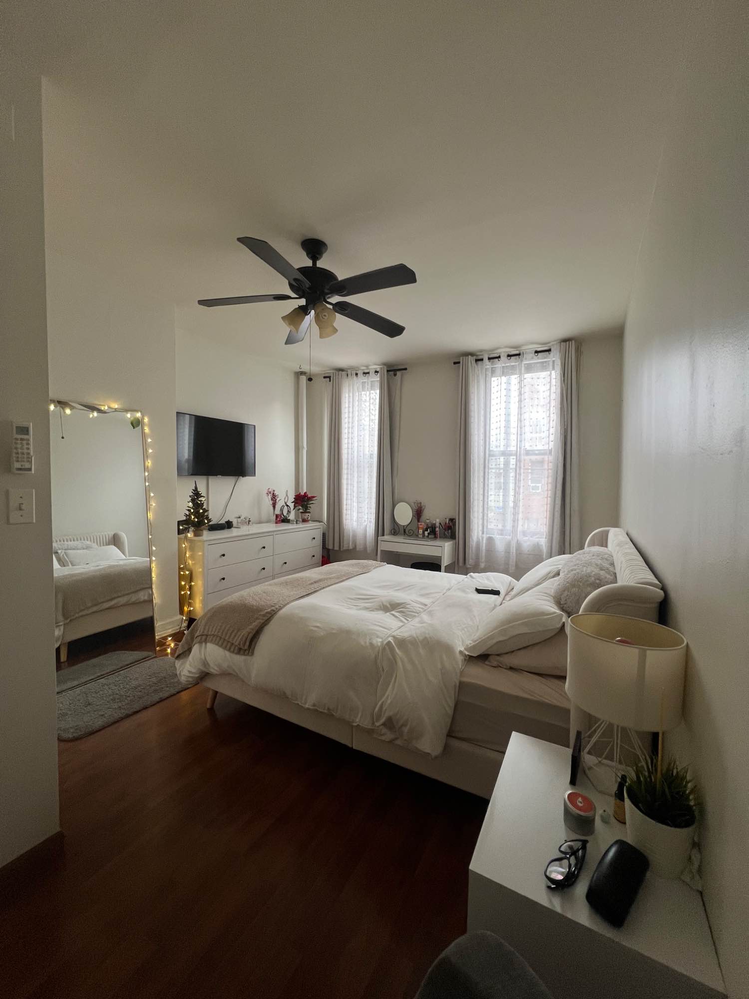 Hi! I have a large bedroom with lots of light available December 23rd or January 1st in my 2 bedroom Williamsburg BK apartment. Its on the 2nd floor, 1/2 block away form L train Bedford stop, 5 mins to Maccaren park and the East river waterfront.
Ideally the new roommate will be female 25-35 with a full time job to prove income. This is a sublet, so the room comes completely furniture and the minimum stay is 6 months. My current roommate is a Columbia student and it’s mostly at school. Rent doesn’t include utilities but it’s around $50-$70, depending on the use of the heat and air conditioner. There is washer/dryer in the building. I absolutely love this space and the location, hoping to find the perfect match.