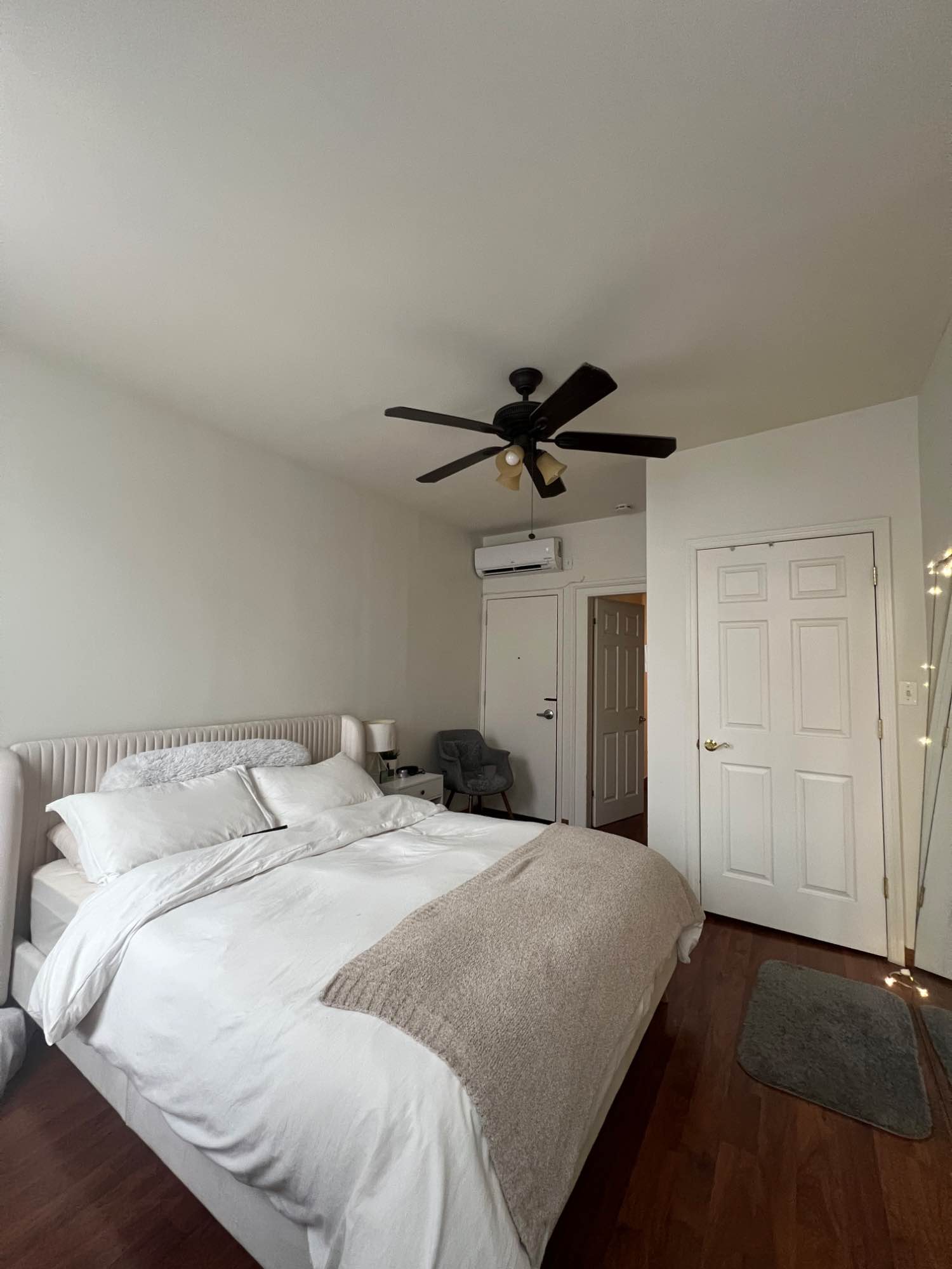 Hi! I have a large bedroom with lots of light available December 23rd or January 1st in my 2 bedroom Williamsburg BK apartment. Its on the 2nd floor, 1/2 block away form L train Bedford stop, 5 mins to Maccaren park and the East river waterfront.
Ideally the new roommate will be female 25-35 with a full time job to prove income. This is a sublet, so the room comes completely furniture and the minimum stay is 6 months. My current roommate is a Columbia student and it’s mostly at school. Rent doesn’t include utilities but it’s around $50-$70, depending on the use of the heat and air conditioner. There is washer/dryer in the building. I absolutely love this space and the location, hoping to find the perfect match.