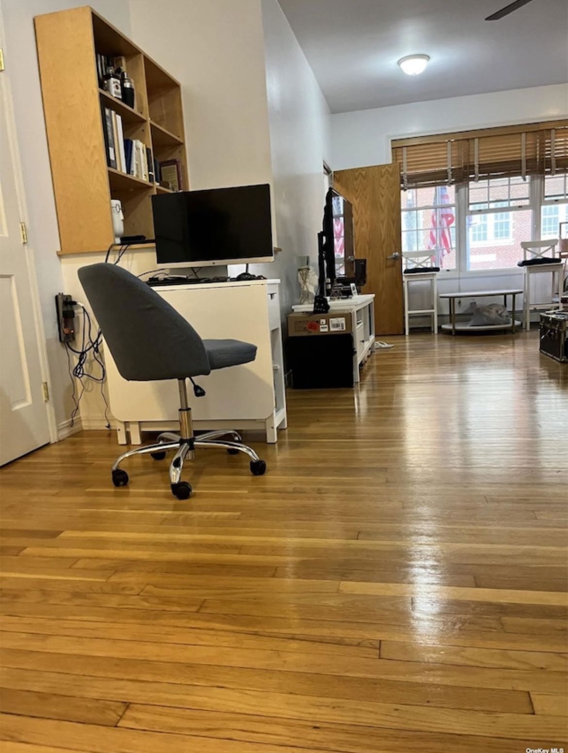 A beautiful studio apartment is available in an excellent location, ideal for singles or couples. For more information, please contact Jesusislord461@gmail.com.