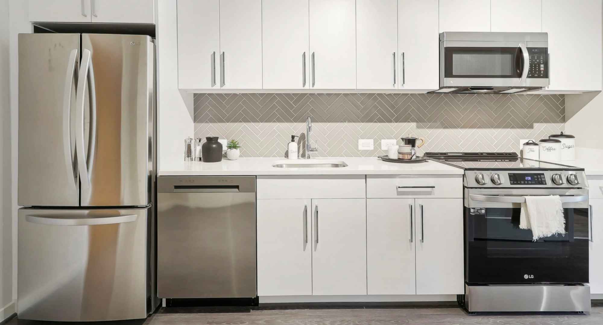 1 Bedroom with Private Bathroom in a brand new 2B/2B apartment at Rosslyn, Arlington, VA | $1645/month
*Available: Apr 1st 2025*
*Location:* Rosslyn Towers ( https://maps.app.goo.gl/uksMVYLr7wKaoLdo8?g_st=com.google.maps.preview.copy ), Rosslyn, Arlington, VA
• 5-min walk to Rosslyn Metro Station with Blue, Orange and Silver lines
• 5-min walk to Microsoft
• 5-min walk to Target
Rent: $1654/month + utilities
Features:
• Individual Temperature control for each room
• Modern kitchen, living room, in-unit washer/dryer.
• Rooftop Deck View
Building Amenities:
• Pool, gym, study rooms, screening room, gaming area, and dining spaces with grills.
Video of the apartment available here: https://youtu.be/hrDOdpjVxe0
*Contact for more details:*
Mira Thevan - +1 9849449191