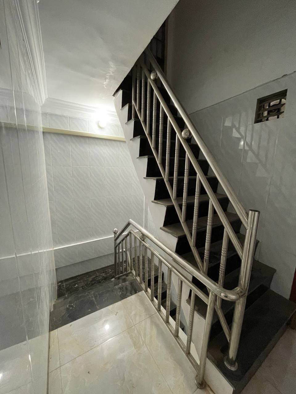 3 Bedroom,  3 Bathroom Apartment Available for Rent!

Experience the comfort and convenience of this fully furnished apartment, featuring brand new utilities and appliances. The spacious full-size kitchen and bathrooms offer plenty of room for relaxation and entertainment.

Rent: $700

Amenities include:

- Parking space
- Pet-friendly
- All utilities included: Hydro, Heat, Water, Refrigerator, Washer, Dryer, Electricity, Wi-Fi, and more!

Don't miss this fantastic opportunity! Message me for more details or to schedule a viewing.