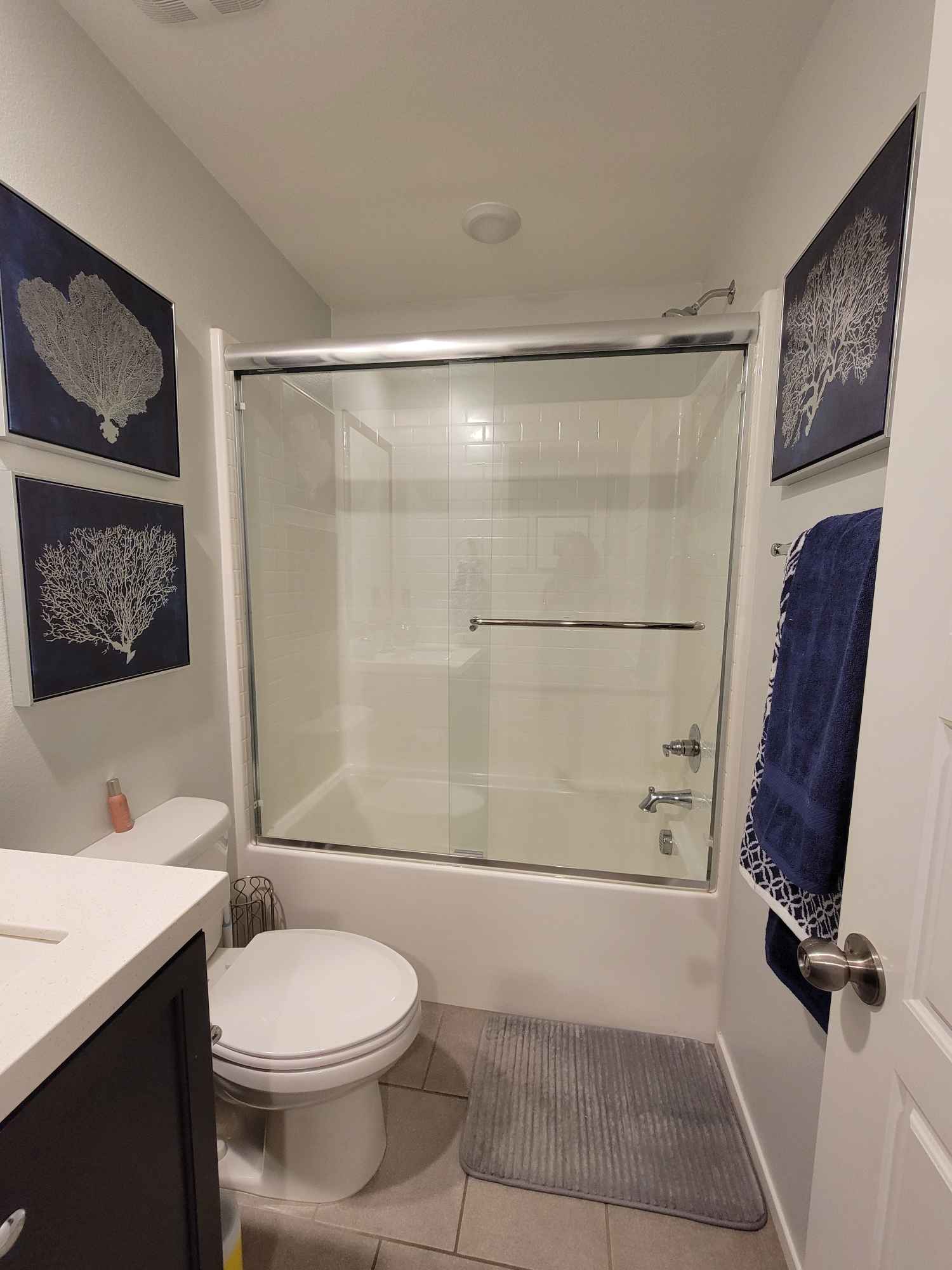 (fully furnished if needed)

Utilities and Wifi included

I am looking for a clean, responsible tenant for a private semi shared bathroom. 

Single occupancy only per room.

No pets

No smoking in the home

Access to Washer and Dryer

Access to pool

Mini refrigerator in unit

Parking spot designated in front of home

