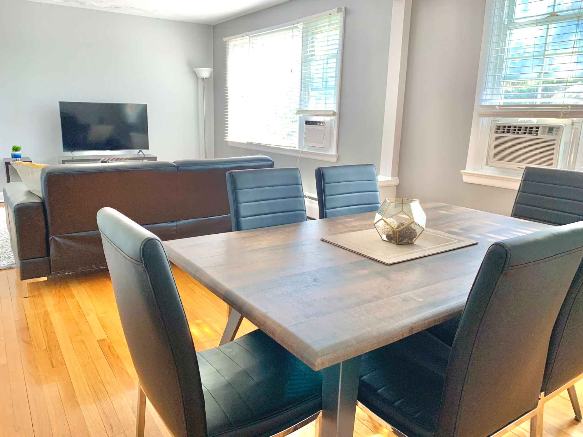 FURNISHED BEDROOM IN FEMALE-ONLY APARTMENT, EVERYTHING INCLUDED

Live in this bright and spacious furnished 3-bedroom apartment, conveniently situated near grocery stores, library, park, shopping mall, restaurants, and several public transit options just a few blocks away. 

Don't forget to check out the virtual tour video included in this listing.

You’ll be sharing the space with two other roommates. One of the current roommates is a friendly young professional female looking for female roommates to join her.

We’re seeking respectful, clean, and organized individuals. If you're interested, please reply with a brief introduction including: age range (20’s, 30’s, etc), occupation (e.g. student at ____, working as ____, etc), gender (male, female), and indicate for how long you’d need the room. 

*Check the virtual tour video:
https://www.youtube.com/watch?v=_6IJYeYWszg

*Flexible lease term [minimum 4 months], but preference will be given to longer leases

*Availability
 - As of Nov 1, 2025

*Rent includes:
  - Electricity
  - Heating and air conditioning
  - Unlimited high-speed Wi-Fi internet
  - Netflix account
  - Over 100 TV channels
  - Hot/cold water
  - Snow removal, lawn mowing

*Apartment is fully furnished with:
  - (x3) Queen size beds; include quality mattresses
  - (x1) Sofa 
  - (x1) Coffee table
  - (x1) Dining table set
  - (x1) Flat screen smart TV
  - Plates, dishes, cutlery, pots, towels, linens, pillows, duvets
  - Coffee machine, toaster, microwave, hair dryer, vacuum and cleaning utensils
  - Appliances: refrigerator, stove, dishwasher, washer, dryer
  - Apartment size: 1,150 sq ft
  - Electronic locks on all external doors

*Parking 
- Parking available at $35/month

No smoking / vaping and no pets please