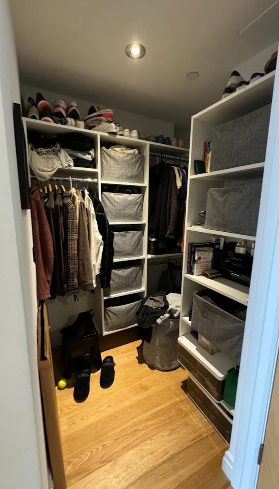 A charming 1-bedroom apartment in a desirable location is available for rent. Perfect for singles or couples. For more details, please contact Jesusislord461@gmail.com!