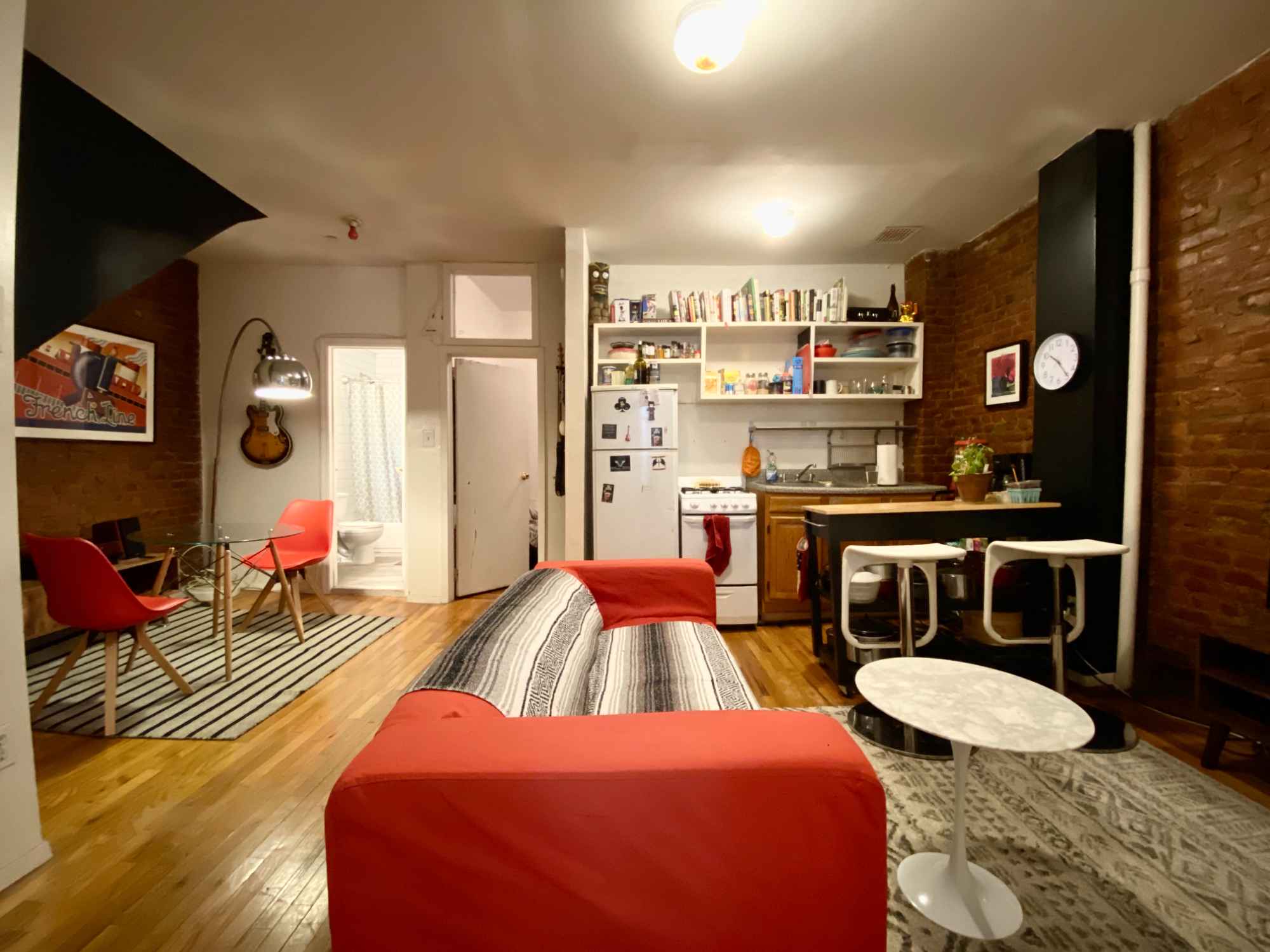 I'm looking for a roommate for 2 months for my two bedroom apartment in Williamsburg. The apartment is fully furnished with cooking supplies (air fryer, coffee maker, pots/pans, etc.), a TV, couch, art and a record player. The room is furnished with the bed, dresser and AC unit from the pictures. There are tons of great restaurants and bars in the area and the apartment is right up the street from Domino Park.
I'm a musician and music teacher so will be teaching over Zoom in my room or traveling to lessons during the week. I will also be away most, if not all, weekends.
Please let me know if you have any questions and look forward to connecting!