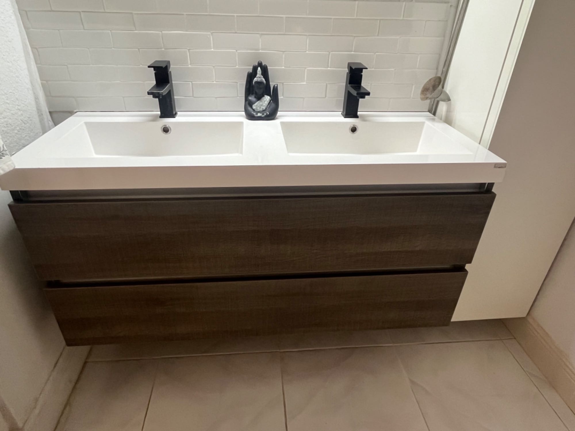 Beautiful private master bedroom with private bathroom and spa. 
Enjoy the beautiful view to Hallandale
Beach, city and Intercostal.  
