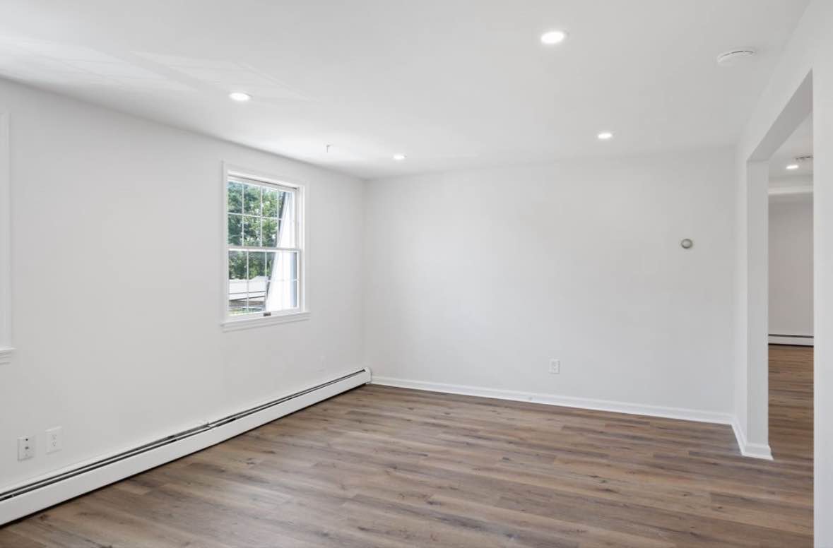 Hello I’m a private landlord,I got different houses available for rent  with immediate move in,Utilities included inbox me directly via 1 (269) 340-9346 for more information about the  properties 