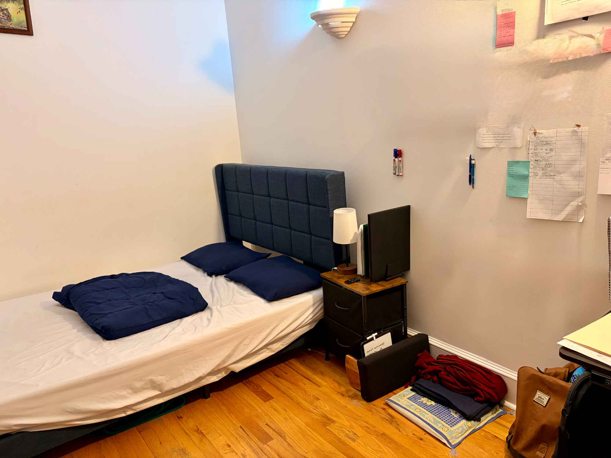 Located a couple of blocks north of the end of the Upper East Side, on 3rd Avenue. 5‑min walk to two subway lines (the 6 and the Q). M101, 102, 103 bus stops right in front of the building.
Within a couple blocks distance you’ll find multiple supermarkets, laundromats, fast‑food chains, restaurants and bars. If you like nature, Central Park and the East River are both about a ten‑minute walk away, in addition to a small park right across the street.
Large room - measures roughly 140–150 sq ft. Apartment's heating and gas are included in the rent. Electricity and Wifi costs are split equally.
Roommates are 25-30 yo, friendly. One is grad student, and the other is a research engineer at a tech company. They’re often out during the day, making it a great place to study or work from home.
Lease from Dec 01 to mid 2026 with option to renew. Reach out with a brief intro of yourself and any questions.