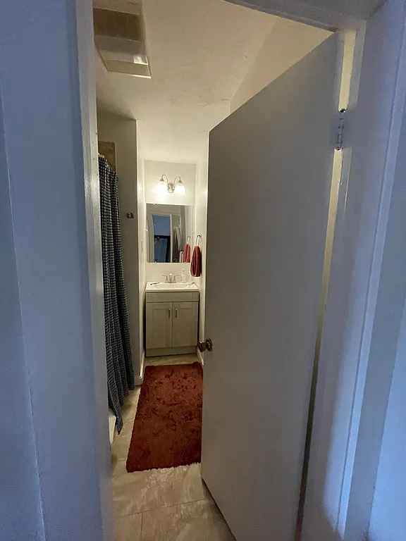 Looking for a peaceful space? We've got you covered! Contact Canhxozz@gmail.com to learn more and schedule a viewing.