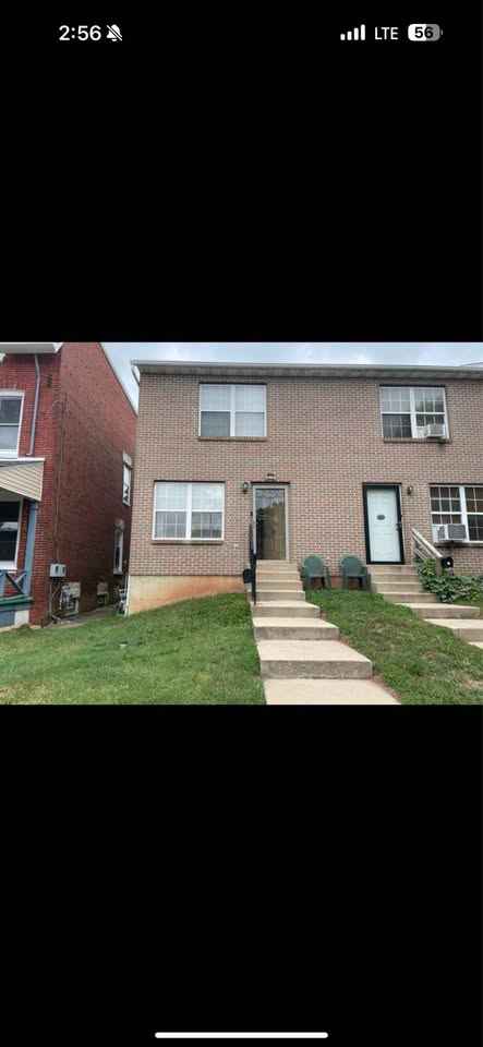 🏠 Roommate Wanted: Spacious 3-Bedroom Home in Norristown, PA! 🏠
Hey everyone!
We’re looking for a roommate to move into our spacious 3-bedroom, 1.5-bathroom house in Norristown, PA starting August 11th.
Here are the details:
* Rent: $700/month for a single person - no couples or children (all utilities included)
* Bedroom: standard bedroom with closet
* Bathroom: there are 1.5 bathrooms in the house, all are shared
* Parking: Off-street and on-street parking available
* Furnishing: House is furnished in common areas
* Restrictions: NO pets NO alcohol permitted in the house
* Housemates:
* - Amber 26f
* - Ryan 40m
* - Shamire 27m
* - Roomate 2
* - Kevin 1 year old black lab
About the space:
Bedroom 9x9
5 outlets for all your tech
The closet is 3x2
Walls are painted white
The house is in a friendly neighborhood with plenty of common areas to relax and enjoy. If you’re interested or know someone who might be, please send me a message or comment below. I’d be happy to give you a tour and answer any questions!
Looking forward to hearing from you!
Best,
Amber & Ryan