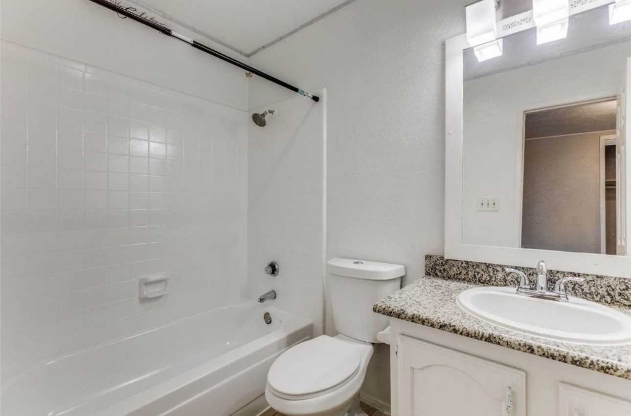 Private and furnished room for available now!
All utilities included
Background friendly
Pet friendly