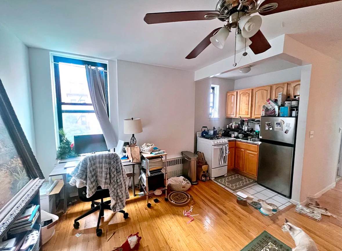 Hello , I have a single room available in a one-bedroom apartment and rent includes all utilities such as (Electricity, Gas, AC, Heat , WiFi )
The room comes fully furnished, the apartment is in a great location only few blocks away from the train station and Hospitals. You’ll find yourself surrounded by various convenient amenities, including numerous stores, shops, restaurants, and two supermarkets within walking distance. Additionally, the building features a 24/7 open laundry facility in the basement. For food enthusiasts, there are several excellent pizza places, corner delis and diverse restaurants offering Italian, Mediterranean, Mexican, Chinese, and Japanese Cuisines, all just a stone’s throw away. After a long day at work on Main avenue, you can unwind at a nearby juice bar or coffee shop.
The apartment offers easy access to transportation, with the 6 trains only three blocks away and bus stops conveniently located on each block.
If you're seeking a comfortable and convenient living space in the city, this apartment is your best choice.
Please feel free to contact me to schedule a meet-up or viewing of the apartment.
And also can provide a walkthrough video of the place if needed.