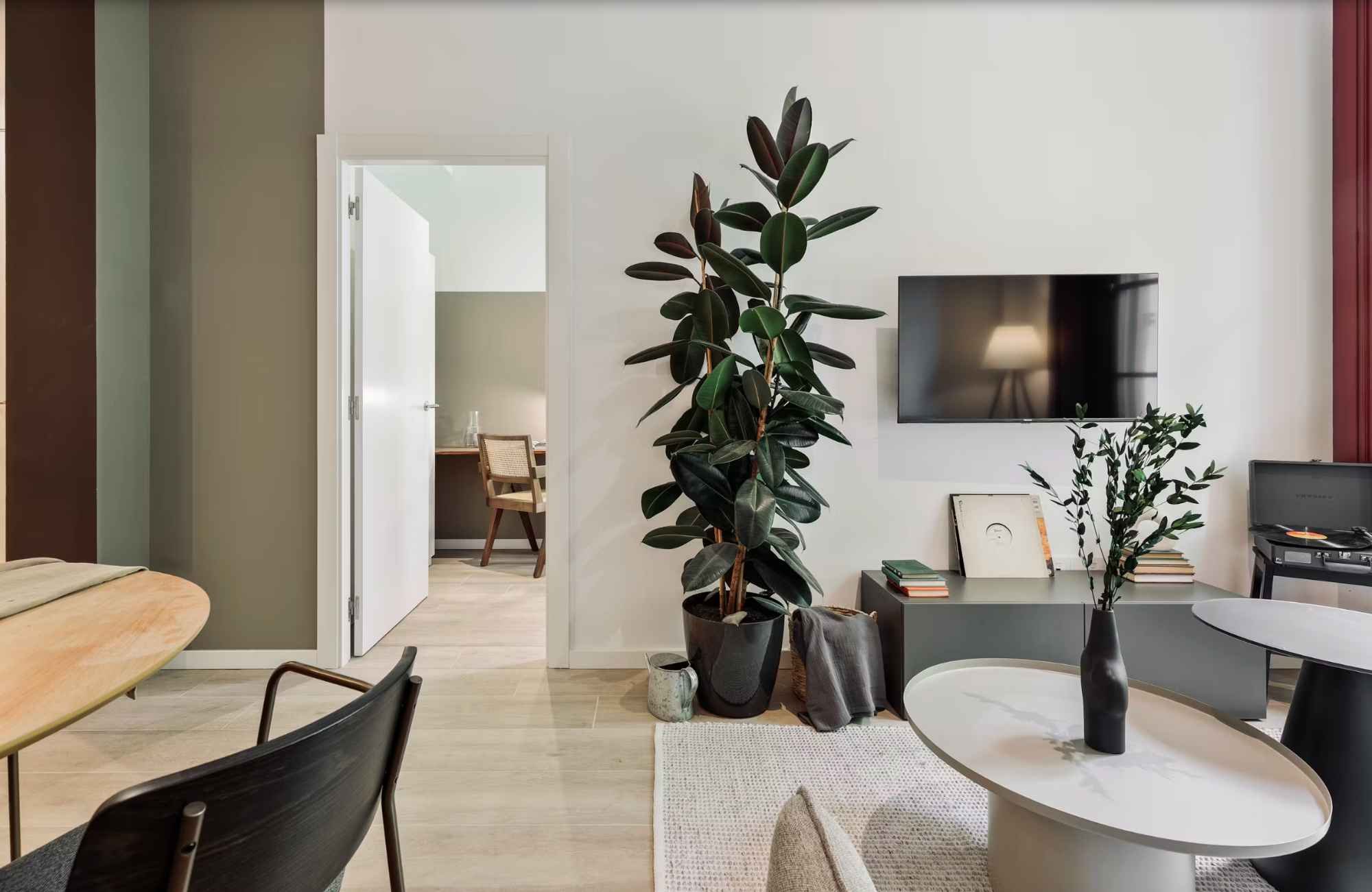 Renters should text me to discuss details on how to book
2O37233612
This is more than a lease; it's an investment in your Manhattan efficiency. Nestled in the heart of Chelsea, this one-bedroom apartment is a masterpiece of constructive space and strategic location, designed for the individual who demands quiet productivity and immediate access to the city's finest.
The Value Proposition: Engineered for Success
Every element of this residence supports a high-performance lifestyle:
The Private Quarters: The layout provides a true division between your living area and the serene bedroom, creating a restorative environment essential for unwinding and focusing. This is space that works for you.
Location as Leverage: Situated at the nexus of the Art District, the High Line, and major transit hubs (A/C/E, 1/2/3), your daily commute and access to culture are optimized for speed. Spend less time traveling and more time achieving.
Uncompromised Light: Large windows ensure the apartment is bathed in natural light, creating a bright, energetic workspace and a calm retreat.