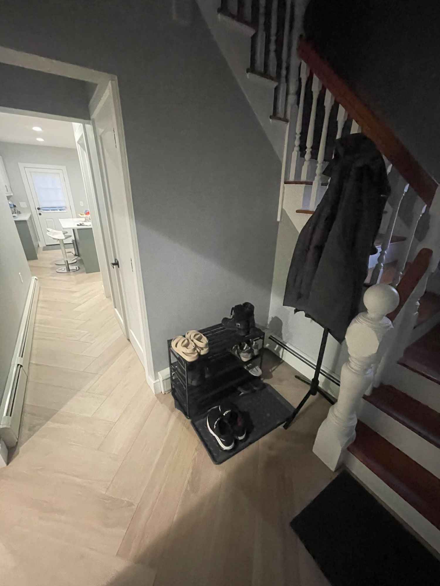 Hello guys. We are looking for a new roommate to join us at our cozy home in Wakefield starting October 1st! The house is conveniently located 0.4 miles (10 minutes walking distance) from Shaw’s and 1.1 miles (~22 minutes) from the Wakefield stop on the Commuter Rail’s Haverhill Line. Ideal for anyone whose work is on the North Shore, or for those who drive/commute to Boston!
Other noteworthy specs:
• Rent is $1200
• Utilities and wifi included
• Available bedroom is 12'7" x 11'x 6"
• Air-conditioning (mini splits)
• Fully equipped and spacious kitchen
• Furnished common spaces
• 1.5 bathrooms (2nd floor bathroom would be shared between yourself and 1 roommate only)
• Parking spot available
We are hoping to find someone who is kind, cat-friendly, considerate, and who does their part in keeping the home a comfy and clean place for all those who live there. You would be living with 3 working professionals in their late 20s to early 30s, as well as 2 beautiful and friendly cats (no other pets please). We are a very low-key and quiet bunch, but we do occasionally host game nights and enjoy cooking for friends and family.
If this sounds like a good fit for you, please feel free to DM me!