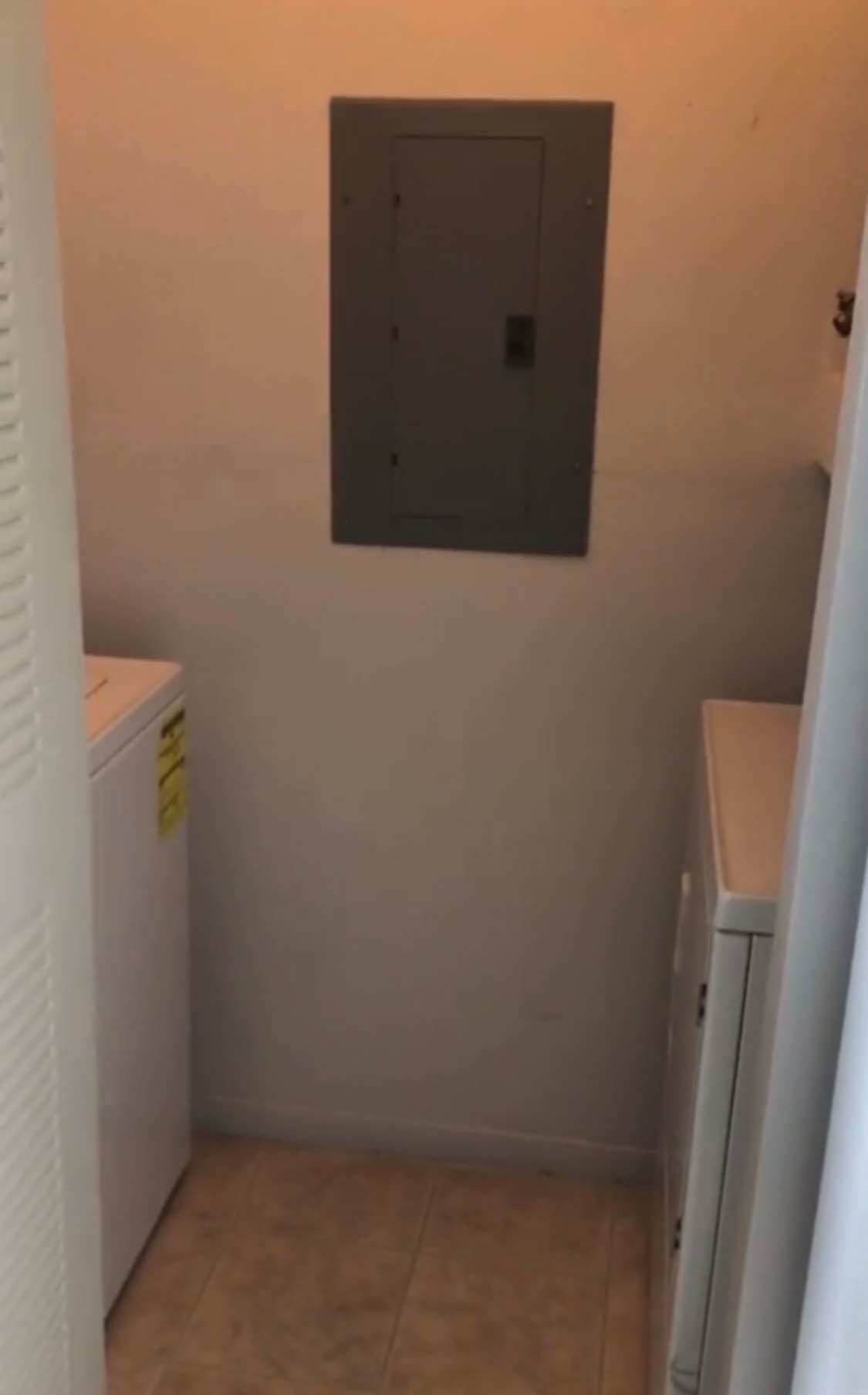 I’m offering a private place you can contact me for more in about the place if you’re interested on Whatsapp +1(458)877-0519