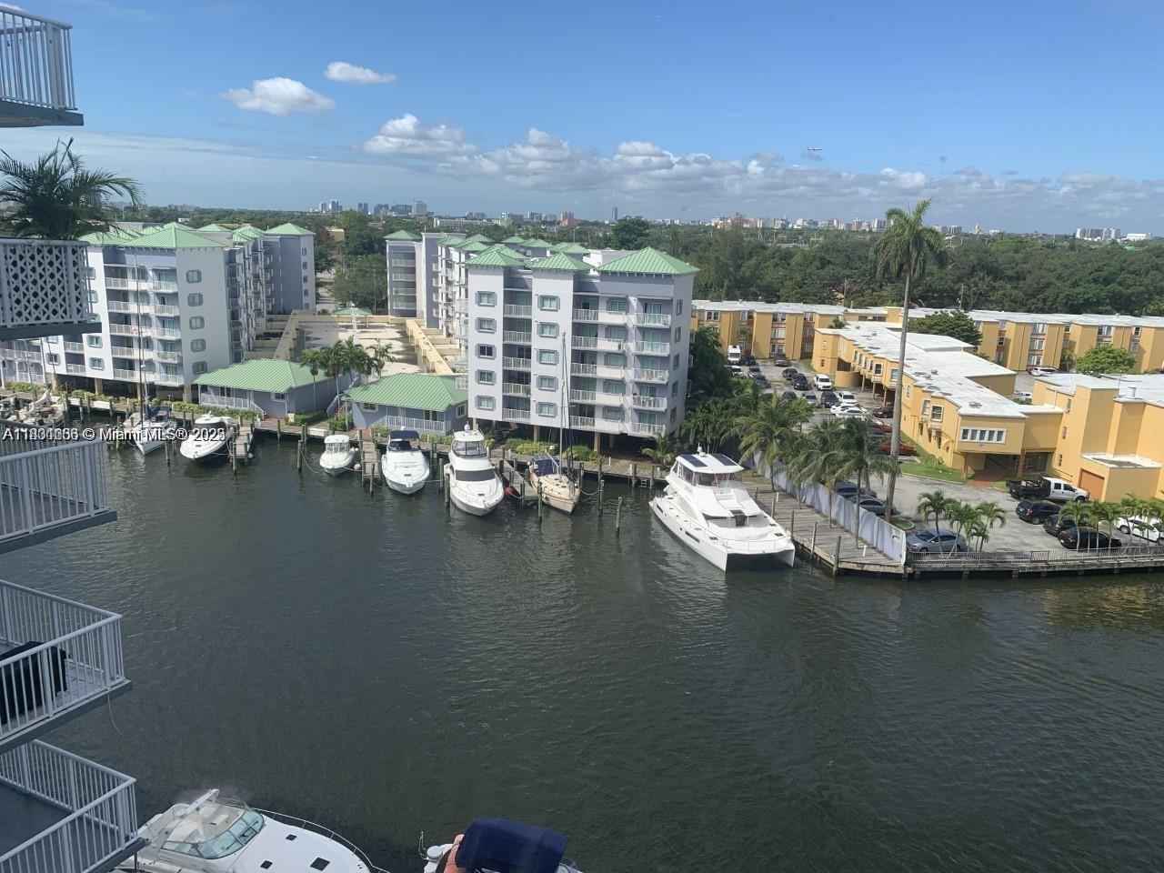 Se busca roomate para mudarse en octubre. El apartamento cuenta con dos habitaciones privadas con baño propio cada uno, ubicado en un hermoso edificio seguro con piscina y junto al río. Incluye un amplio balcón. Compartirás el apartamento con una persona.
Looking for a roommate to move in this October. The apartment has 2 private bedroom with its own bathroom, located in a beautifull safe building with a pool and right next to the river. Spacious balcony included. You’ll be sharing the apartment with one other person.