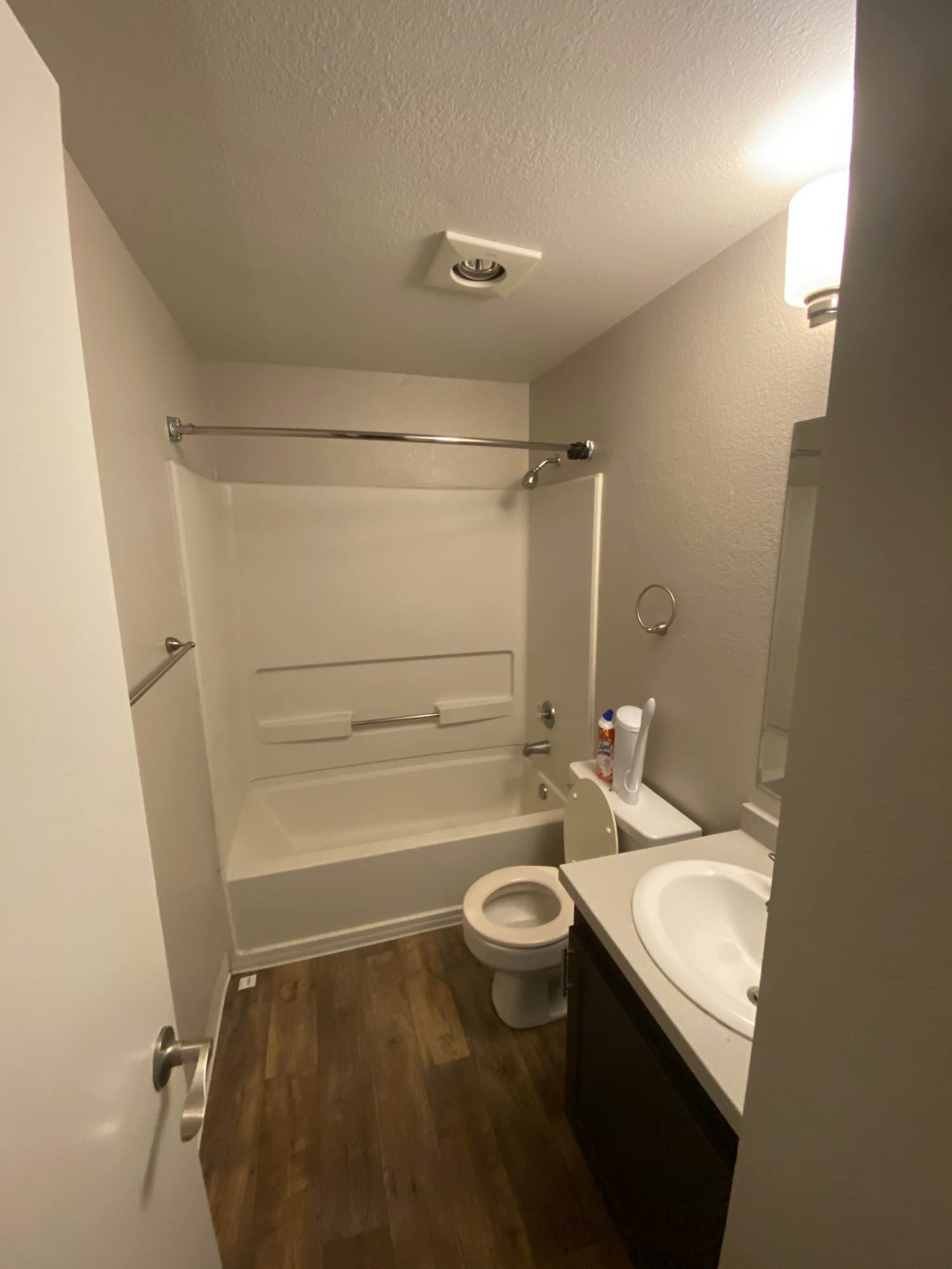 Got a room available for move in and if you’re interested contact me and we’ll set up a tour 