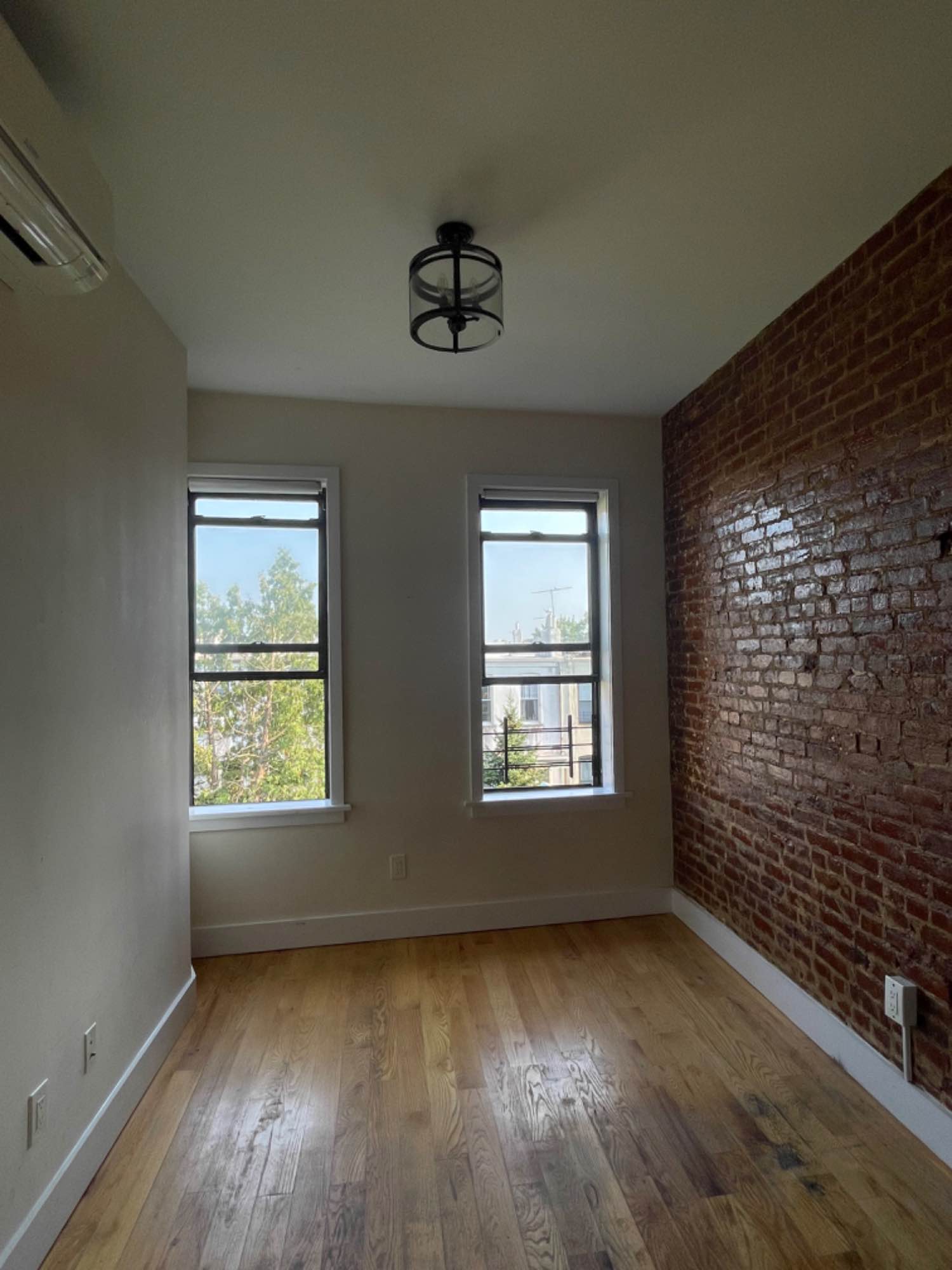 🏡 **Room for Rent in 4-Bedroom, 2 Bathroom Apartment - Seeking Roommate**

One room available in our spacious 4-bedroom, 2-bathroom apartment. Bathroom is shared with one other roommate.

Sept 1st Move-in (or sooner)
This is a lease takeover with the option to renew in February.

We're looking for someone who appreciates cleanliness, respects personal space, and contributes to a drama-free atmosphere. 

Preferred roommate qualities:
-Female/Non-binary identifying individuals
-Easy-going and communicative 
-Clean & picks up after themselves
-Respectful & mindful of others  

Additional details:
-Within walking distance to M & L trains 
-AC/heating unit in each room 
-Electric and WiFi costs are split equally
-Equipped with a washer/dryer & dishwasher
-Split-cost of common cleaning supplies to keep the apartment in great shape

If you're interested in a peaceful and well-maintained living environment, please reach out for more details and to schedule a tour. Looking forward to finding a great fit for our home! 