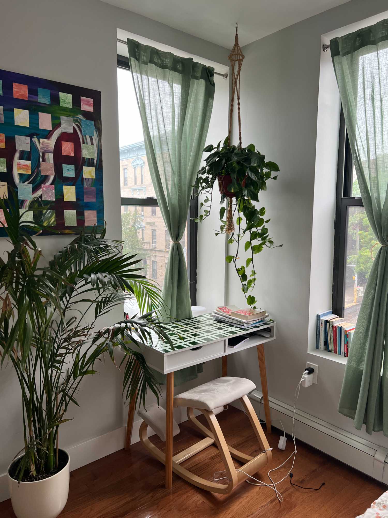 SUMMER SUBLET: Flexible date for move in available mid July - end of Aug.

Amazing corner bedroom with 3 big windows, desk for at home work, and full size bed. Fully furnished and two lovely roomies! Must be queer friendly! Apartment is on the 3rd floor (so two flights of steps).  One block off Kosciusko J stop. Neighborhood has a few cute cafes I love but is pretty quiet :) 

Nice common space (living room and kitchen) with 2 large windows. Laundry is one block away. Apartment is available from July 19-Aug 31 