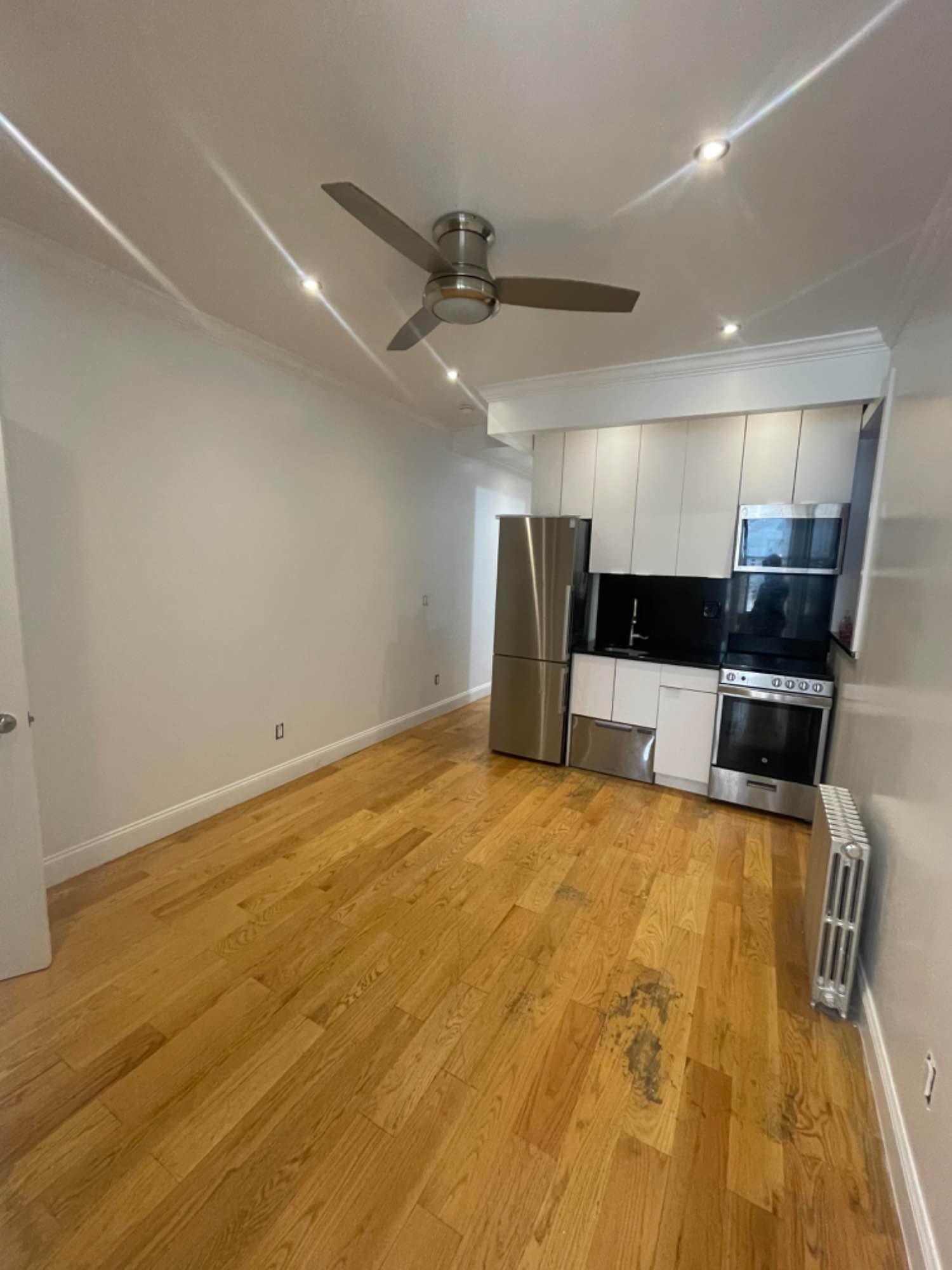 3 floor walk-up in the middle of Harlem. You’d be our 4th roommate. Situated right next to the 1 and A,B,C,D trains. Washer/dryer makes for super convenient place. Roommate is going to go back and forth to Europe. Looking for a new long-term person to be part of the lease.