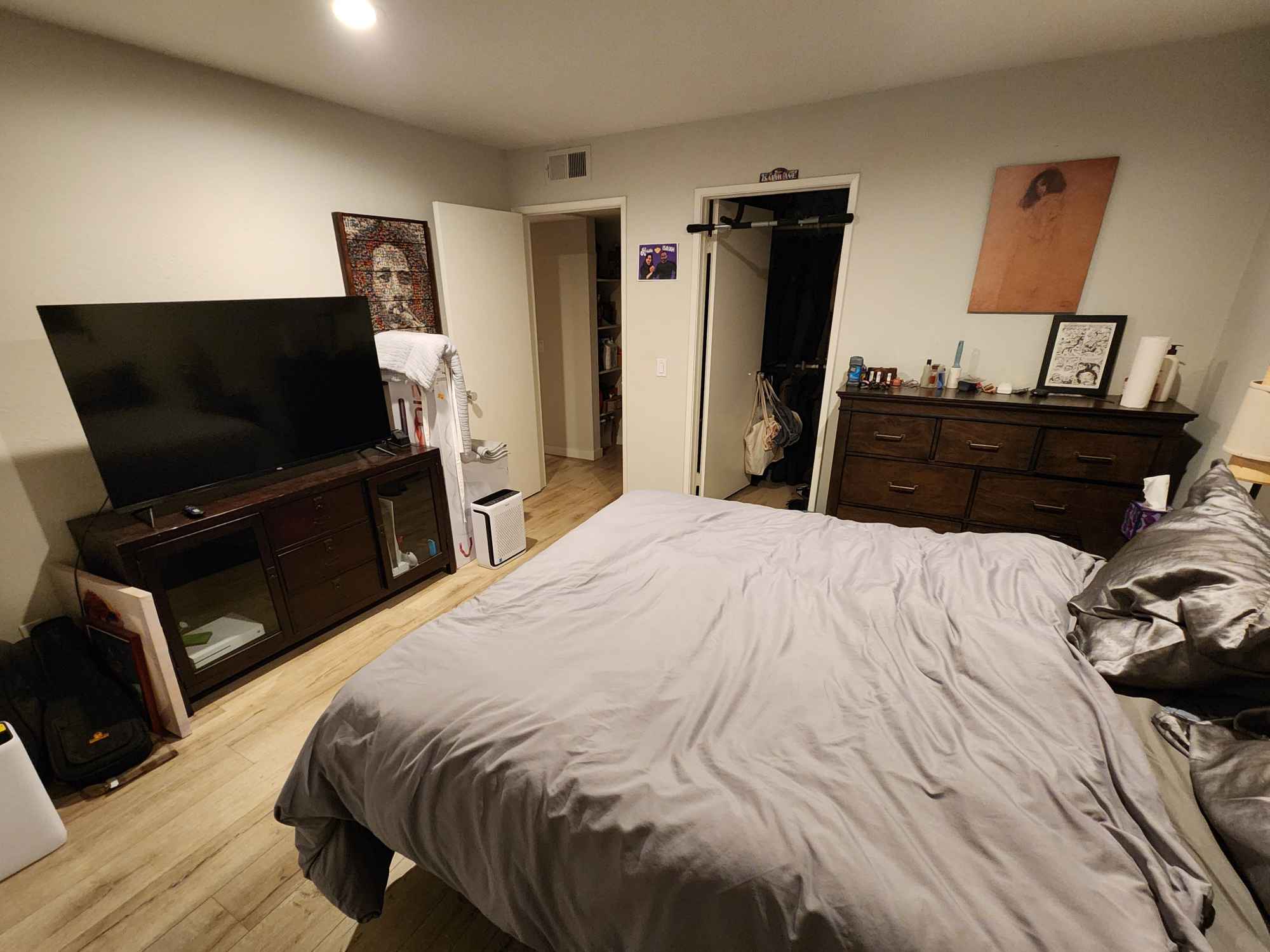 Looking for someone to take over my roommate’s lease (mid September) and/or resign a new lease (mid October). You will get one room with a private bathroom located in Los Feliz along with a spot in a tandem parking spot. The apartment has a large living room and nice kitchen with modern appliances including a dish washer. The building has a workout room with basic equipment and a gorgeous rooftop with a hot tub, grill, fire pit, tv, and views of Griffith observatory and the Hollywood sign.

I’m a 23 year old young professional working in data science (hybrid 1-3 days per week downtown). As a roommate, I’m respectful and keep shared spaces clean. I rarely drink and I don’t smoke. I like to host dinner parties about once a month and make sure all guests are respectful of the apartment. My hobbies include going to the gym, cooking, baking challah, going to concerts, being in nature, and dancing!