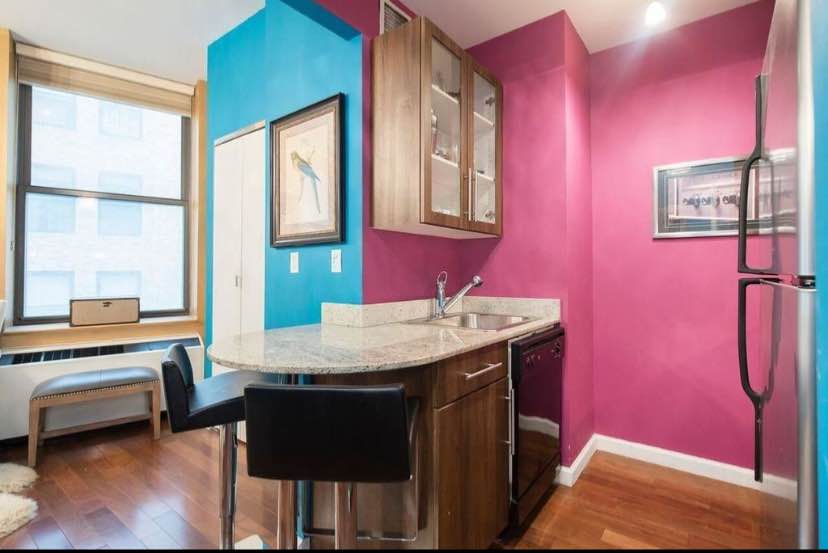 Lovely tranquil Alcove Studio apartment in the Heart of the Financial District. This apartment offers the convenience of a full service doorman and concierge services with all of the pre-war charm one could ever ask for . The kitchen has marble counter-tops with stainless steal appliances and the bathroom is designed with magnificent Italian Marble flooring.1 Wall Street Court, which was the Former "NY Cocoa Exchange" Building, holds its luxurious history and it's incredible design structure, which is reminiscent of the Flatiron Building. The Cocoa Exchange has exceptional amenities such as a beautifully landscaped roof deck, private Lounge, Media Room and the great convenience of a on-site Superintendent.