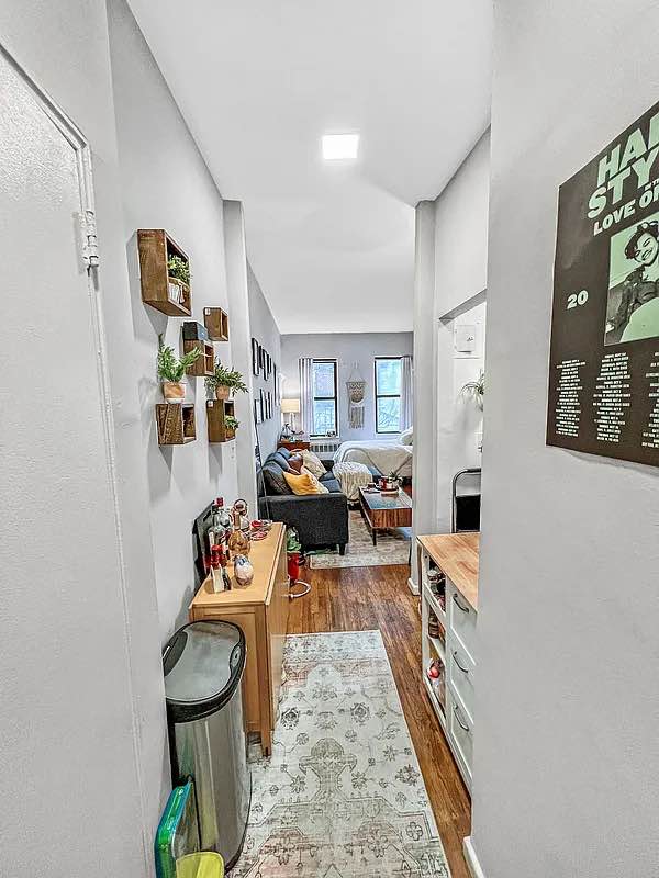 +1 (706) 294-0469
Kindly text my imessage or whatsapp for a swift response and for more details
Studio apartment with hard wood floors, two nice sized closets, separate kitchen with hardwood cabinets, overlooking a very quiet courtyard.
Located on the 4th floor of a well maintained 6 floor elevator building with a live in super. There is an updated laundry facility in the building.
This apartment is in prime Manhattan and is within a 5 minute walk of ;Trader Joe’s, NYSC, Best Buy, tons of bars/ cafes/ restaurants, three 24 hour pharmacies,Stuyvesant Square Park and Union Square Park and All Union Sq Subways- L, N, Q, R, 4, 5,6 (8 min walk to 1,2 trains)
Available Now
Heat and Hot Water included