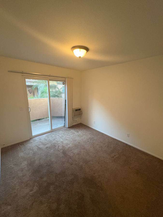 ✨ Room for Rent – Covina, CA

📍 521 N Lark Ellen Ave, Covina, CA

Spacious 1 Bedroom + 1 Private Bath available in the bottom-level unit of a modern, high-end townhome. Enjoy comfort, privacy, and convenience in a beautiful Covina neighborhood.

🏡 Features:
    •    Private bedroom + bathroom (lower-level suite style)
    •    Shared access to upscale kitchen, living room & laundry
    •    High-speed WiFi included
    •    Central A/C & heating
    •    Safe, quiet neighborhood

🚗 Location Highlights:
    •    Close to 10 & 210 Freeways for easy commuting
    •    Minutes from Covina Downtown, restaurants & shopping
    •    Short drive to Azusa Pacific, Citrus College & Mt. SAC

💵 Rent Details:
    •    Rent: [Insert Monthly Rent]
    •    Deposit: [Insert Amount]
    •    Utilities: [Included / Shared / Flat Fee]
    •    Lease Term: [Month-to-Month / 6 Months / 1 Year]

✅ Ideal Tenant:

Looking for a responsible, clean, and respectful tenant. Perfect for professionals, students, or commuters. No smoking, no drugs. Pets negotiable (please ask).

📲 For inquiries or to schedule a showing: