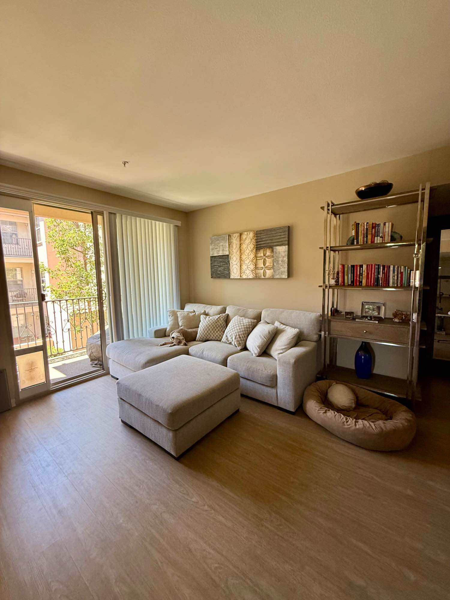 I have a bedroom available on Sept 30th in my 2 bed/ 2 bath apartment in Costa Mesa near South Coast Plaza.

Rent is $1,545 plus utilities. 13 month lease. $350 security deposit. 

Room is 14x10 with a walk in closet. Private bath directly across from bedroom. Rooms are on opposite sides of apartment for extra privacy. Open parking. 

Nice apartment, washer/dryer in unit, air conditioning, 2 tone paint, faux wood flooring, granite counters and high ceilings.

Community features 2 pools with jacuzzis and cabanas, BBQS, 24 hour gym, game room, theatre, business room. Located near freeway. 

About myself: mid 30’s female. Live a very healthy and holistic, active lifestyle. I meal prep all my meals. I love the outdoors, hiking and anything to do with water…beach, boating, laying by the pool. Love live music, weightlifting, content creation, meditation, breath work.

I do have a medium size dog 13 year old dog who is very quiet and well behaved. So must like animals. Ideally no other animals but possibly open to one if the right fit. Must be very well behaved/not destructive/no obsessive barking.

This is a very quiet and peaceful home. I’m looking for someone who is clean and reliable. Would be nice to find someone with common interests. No parties. No couples. No kids. Only renting the room to one person. If this sounds like a good fit, please respond with a little about yourself.
