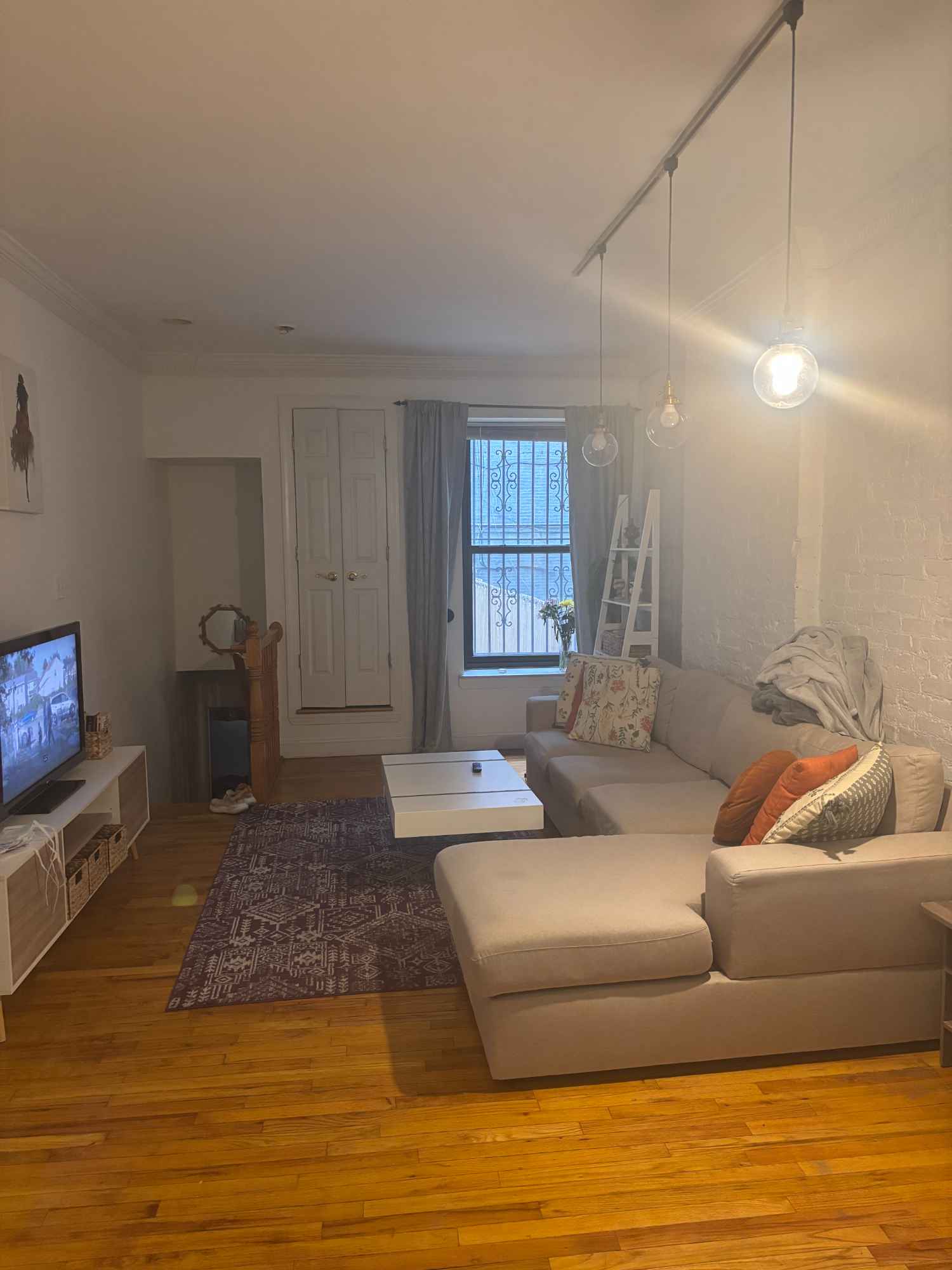 **PLEASE READ BEFORE CONTACTING** Hi everyone! My roommate and I are looking for a 3rd female roommate to renew our lease ends at the end of October! We are hosting an open house to come
Layout: Spacious 2-story duplex on the first floor with basement, 3 BR / 1.5 BA and a private outdoor patio
Amenities: Dishwasher in-unit and laundry room in basement
Rent: $4,300 total (including water, other utilities such as electricity and WiFi separate)
Breakdown:
Master bedroom: ~$1,900
About us:
My name is Sabrina and I am 30 years old working a corporate 9-5 (hybrid) job. I love to cook, clean and workout.
Susan is 26 years old and a nurse who loves to read and spend time at Central Park.
We both value cleanliness and respect but we also don't mind having a good time and hanging out for movie nights.