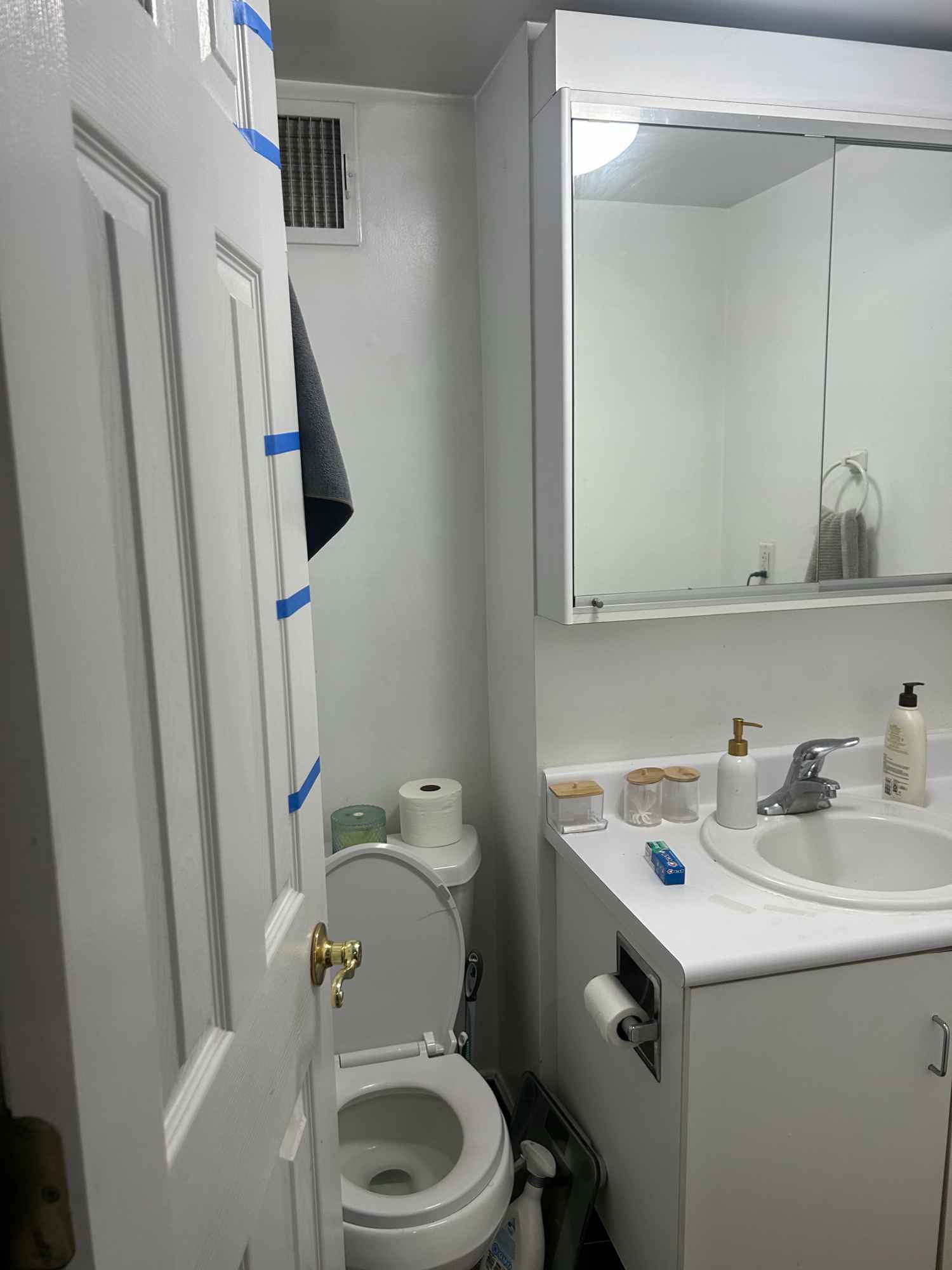 **PLEASE READ BEFORE CONTACTING** Hi everyone! My roommate and I are looking for a 3rd female roommate to renew our lease ends at the end of October! We are hosting an open house to come
Layout: Spacious 2-story duplex on the first floor with basement, 3 BR / 1.5 BA and a private outdoor patio
Amenities: Dishwasher in-unit and laundry room in basement
Rent: $4,300 total (including water, other utilities such as electricity and WiFi separate)
Breakdown:
Master bedroom: ~$1,900
About us:
My name is Sabrina and I am 30 years old working a corporate 9-5 (hybrid) job. I love to cook, clean and workout.
Susan is 26 years old and a nurse who loves to read and spend time at Central Park.
We both value cleanliness and respect but we also don't mind having a good time and hanging out for movie nights.