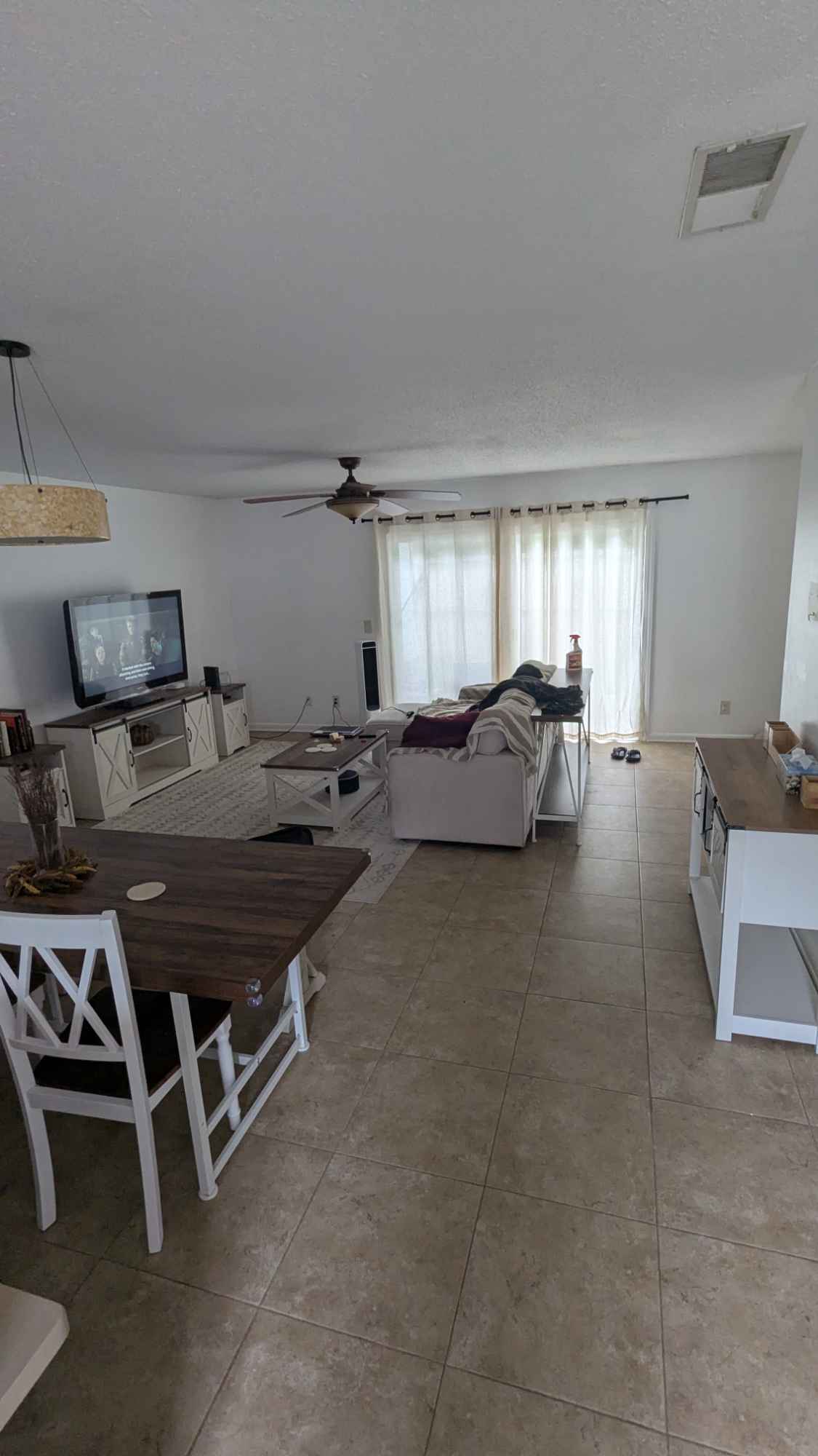 Quiet neighborhood, very close to the Spanish Moss trail, garage parking, fully furnished common areas. Available August 15 but if you need to move in earlier that’s fine, the time won’t start until the 15th.

I’m 37 male, quiet professional, traveling for work often. I don’t use drugs or have pets. I vape and drink on occasion. I’m clean and respectful.
