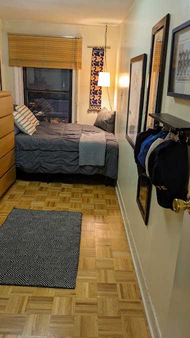 Room available in centrally located building – Gramercy / East Village / Stuytown area. It's a full floor apartment so there are no issues with noisy neighbors. I work hybrid, and travel often.

Apartment is furnished but if you have your own furniture, no problem. Building is surrounded by great bagel options, close to the L train, the river (if you like to run, use the ferry, etc), and 10-15m walk to Union Square/Tompkins Square Park/Madison Square Park. Nearby grocery stores are Trader Joe's, Gracefully, Target, D'agastino, Morton Williams, and more.

Looking for a clean and respectful roommate to move in ideally between November and January. Thanks!