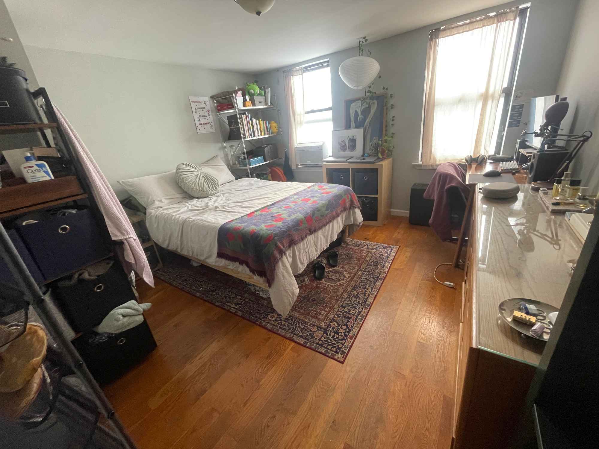 5m away from L train Dekalb station and M train Knickerbocker station. 20m away from the City!
Very spacious 3rd floor apartment with living room, tall ceilings, and lots of light (has a skylight!). Multiple laundromats around the corner. You'll be living with 1 roommate (me!).

About me: Leon (30), have lived in this apartment for 4 years. I'm an Editor working from home for a literary and arts non-profit. I'm very chill but very friendly, though I tend to do my own thing. But I'm always down to hang! I'm not huge on always having people over, but I'm more than happy to have the occasional get together. Looking for someone who can pick up after themselves and open to a cleaning schedule. No cats please, I'm seriously allergic. :(

$1575/month + utilities (water included) for a year lease. Move in December 1st. DM for any questions! Priority to those who can commit ASAP.