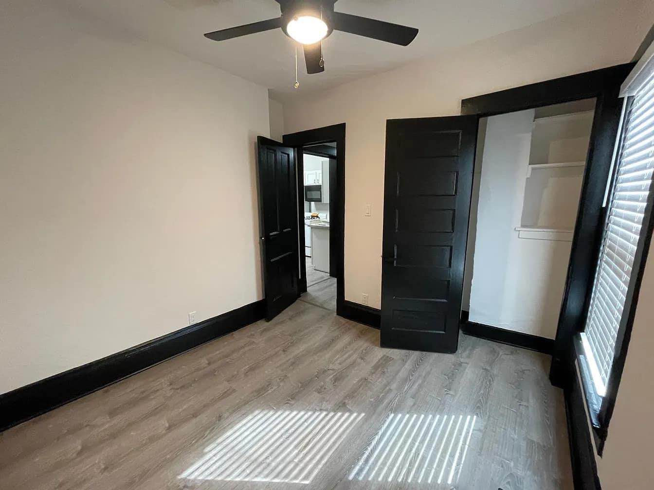 I have a spacious one-bedroom apartment available for rent in a clean, quiet neighborhood. The studio unit features hardwood floors, air conditioning, ample closet space, a stove, refrigerator, washer, and dryer. Utilities are not included. Kindly drop your cellphone number for more information or contact (312-448-9573)