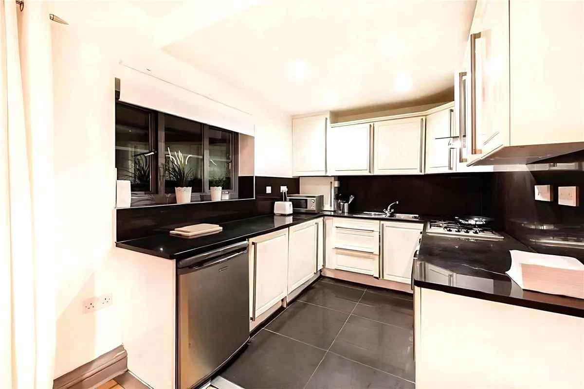 Room rental in 239 Elizabeth St, New York, NY 10012, USA - private Room