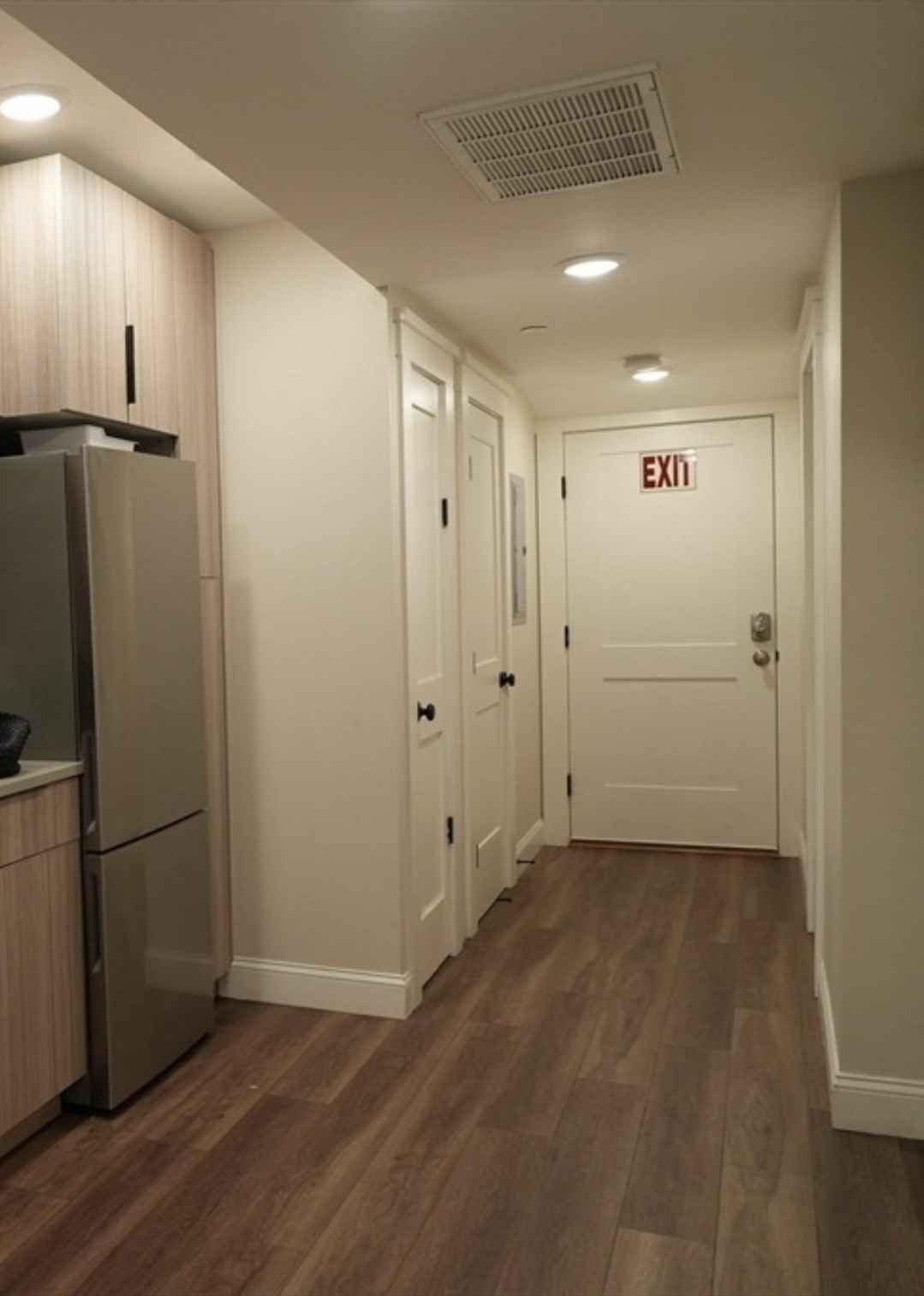 Cozy 1 Bedroom Apartment for Rent!

Looking for a comfortable and convenient place to call home? Our charming one-bedroom apartment is now available!

Contact us at Jesusislord461@gmail.com for:

- Rent details
- Viewing arrangements

Don't miss out! Email us today!