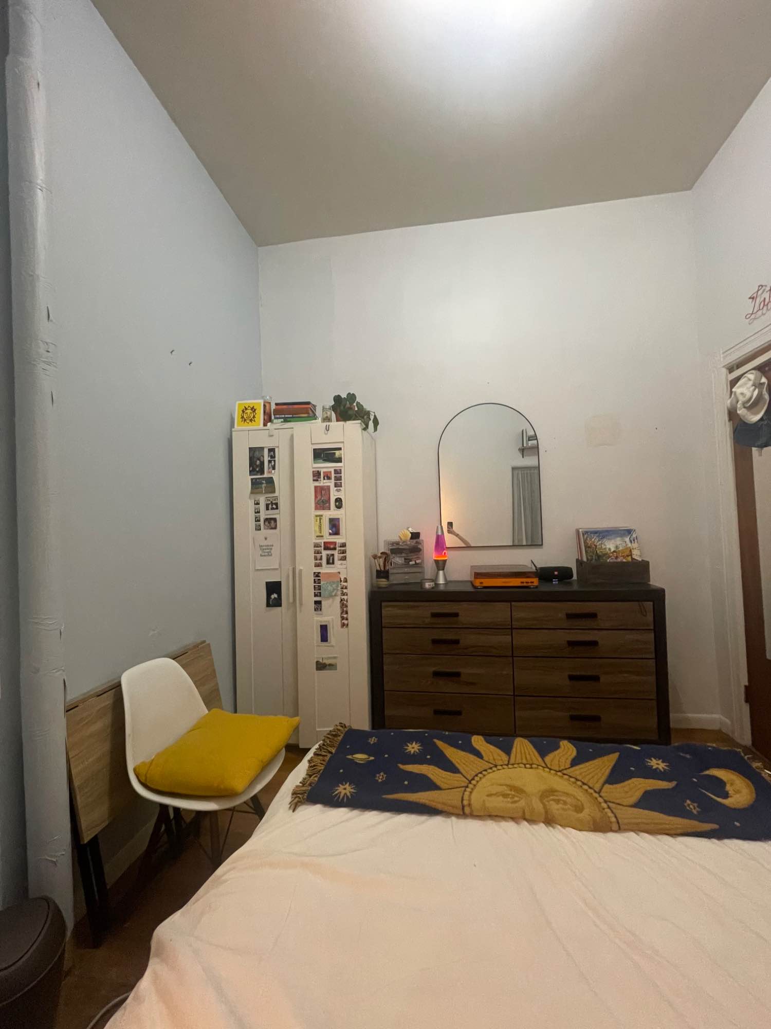 Hi! I have a lease takeover available starting October 1 - August 30, 2025.

The apartment is 3 bedroom, 1 bathroom in the Greenwich Village (just one block from Washington Square Park!)

The apartment highlights/details:
Private backyard space with table and chairs Spacious living room areaRent is $1,635 per personPrime location: 2 blocks from West 4th station, quiet street with amazing bars and restaurants just a short walk away. Heat and hot water are included, electric and gas are split by apartment tenants.

You’ll be living with two amazing roommates, Daniel (m) and Maria (f) — both friendly, respectful, and easygoing. If you or someone you know is interested, DM me for details or to schedule a tour!