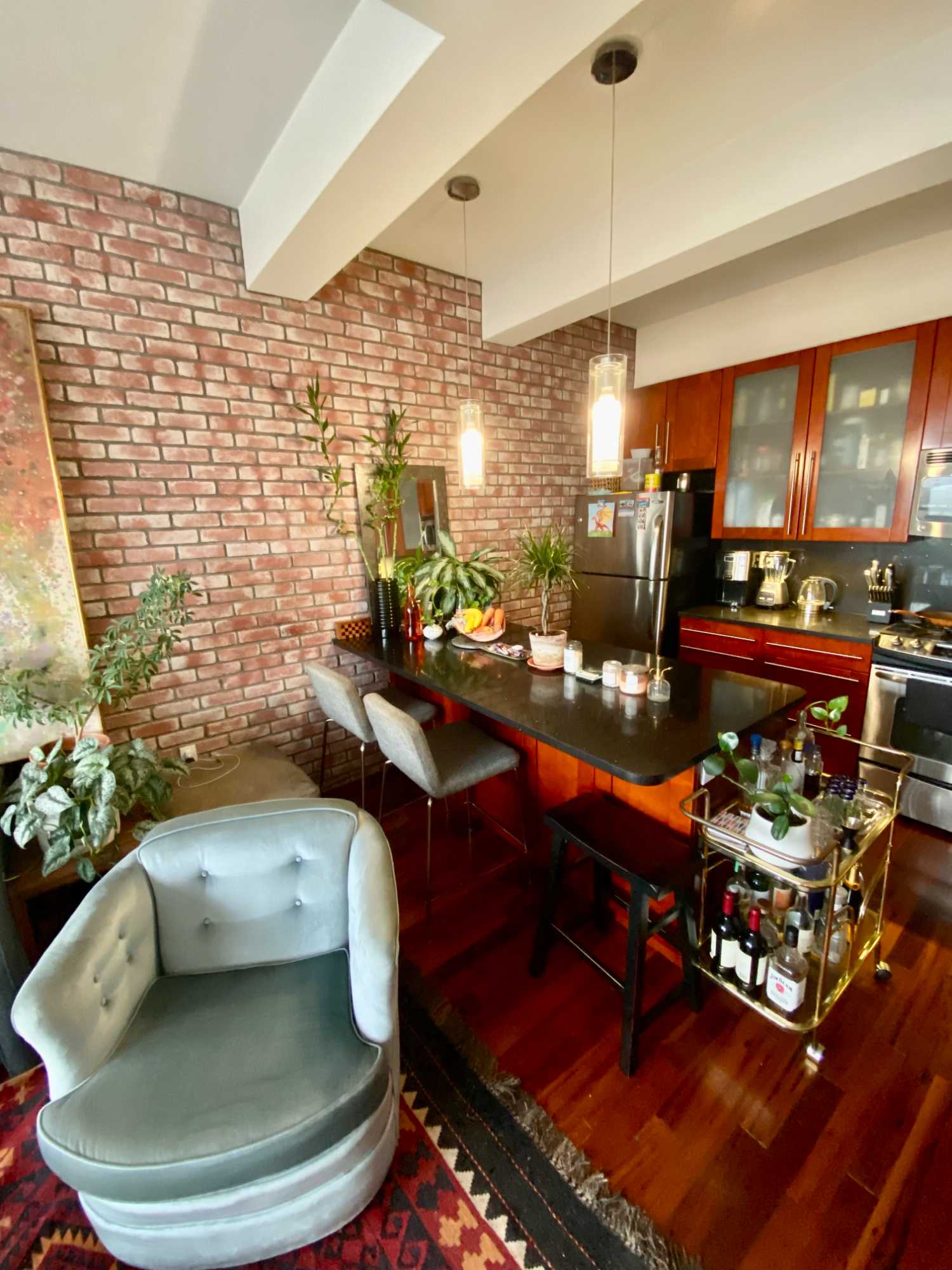 Hi, I have a room available in a spacious Williamsburg 2 bed right off the L and G. The room is $2200, available July 1st, and move-in date is flexible.

The apartment: 6th floor unit with massive windows and a view of the Manhattan skyline. The kitchen has a huge countertop, lots of storage, and built-in dishwasher. There is also a laundry room and bike storage in the building.

Please note: I have a cat named Ollie! He has the final say on my future roommate, so only reach out if you love cats too. Don't worry, he's very cute and very friendly.

Also note: most of the furniture and decor in the pictures belong to my former roommate, and the apartment is now largely a fresh canvas. Let me know if you have any furniture or decor you’d like to bring.

About me: I’m a 29 year old guy who lives for good food, good music, and good company. I work from home most days, mostly so I can annoy Ollie in between meetings.

About you: My top priority in a roommate (aside from stuff like paying rent on time) is the VIBE. My apartment is my sanctuary and it’s important that you are also warm, emotionally intelligent, and committed to making the space feel like home. My ideal is a dynamic in which we can hash out roommate business while enjoying a coffee or beer - a dynamic in which we are just as comfortable chit chatting about our day as we do existing in the same space in silence. This doesn’t need to mean we need to be best friends (although FWIW, I have a storied history of roommates turning into friends) - but I think home always feels homier if my roommate is someone I can watch a movie, grab a meal, or lightheartedly gripe about work with.

Looking for someone to commit for 12 months or longer. Please message if interested!