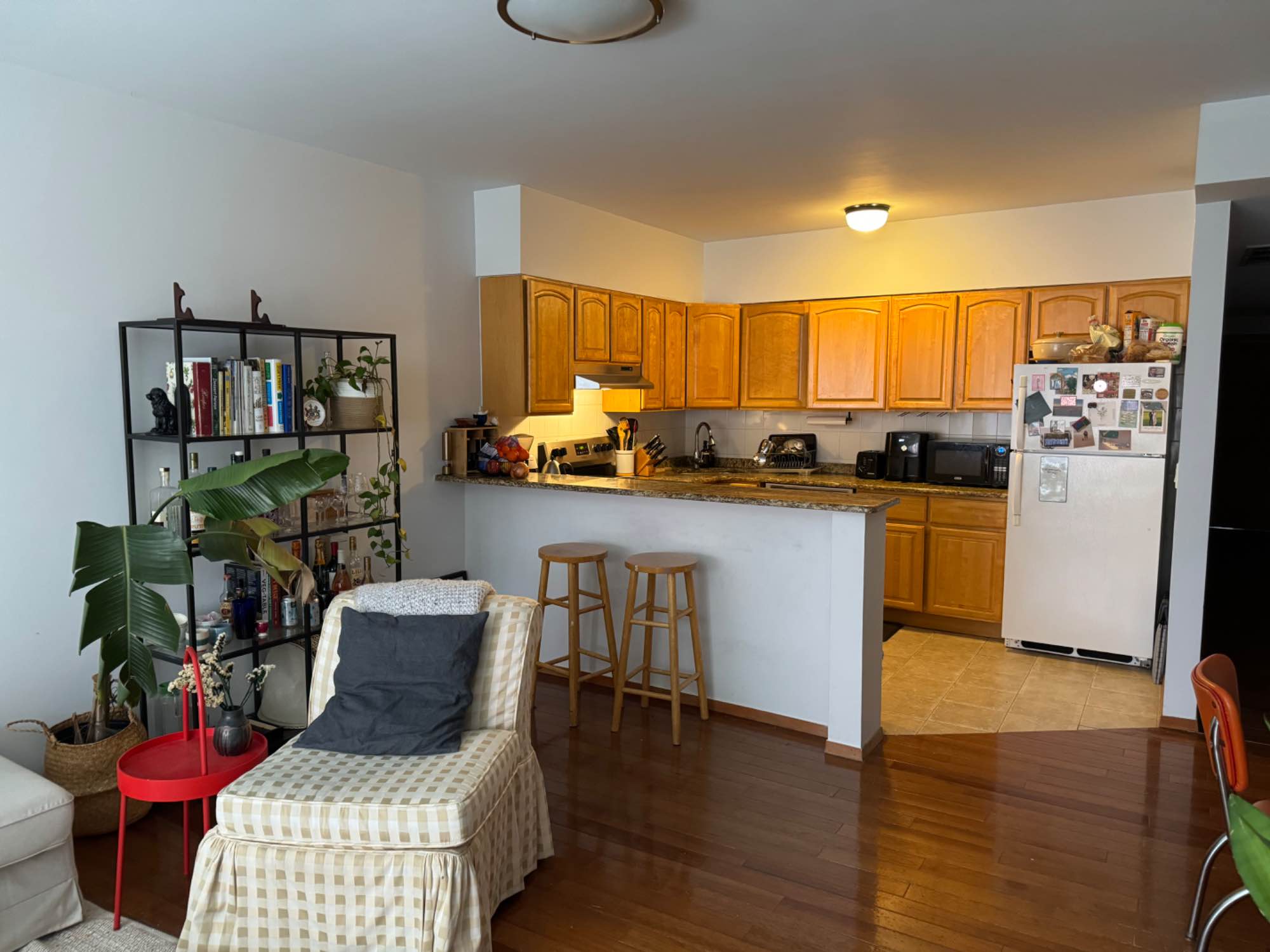 Looking for two people to sign onto a March 1st lease for a 3bed/2bath apartment in a beautiful, large apartment in South Williamsburg. 

The larger room is 11’6”x15’9” with a walk in closet and ensuite bathroom. The rent for this room is $2100 per month.

The smaller room is 11’6”x11’5” and has a door to the apartment’s private back patio. The rent for this room is $1725 per month. 

The apartment has a dishwasher, central heating and air, a large shared storage closet, an enormous private patio, and an in unit laundry room! The unit is on the 2nd floor of a 3 story building.

My current roommates are moving in with their partner/getting their own place, but we have loved living here for the past 3 years! We often say this is the best apartment we’ll likely ever get to live in in New York.

The living room is semi-furnished with pieces that I own including a couch, TV, bookshelf, dining table, and most kitchen supplies.

The landlord would like to have roommates committed by Feb 10!