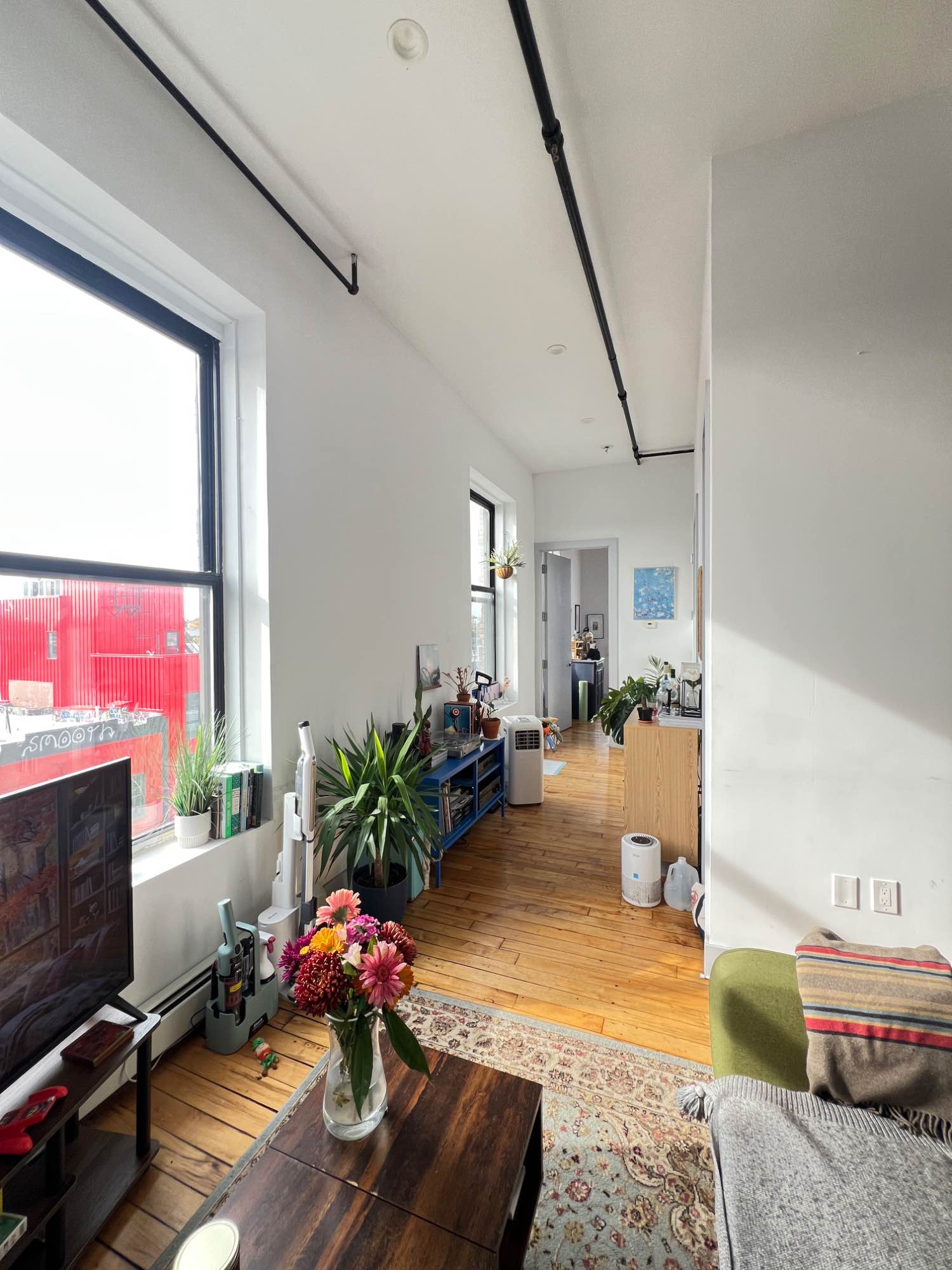 Top floor unit in a new building with lots of natural light near M and L train. In unit laundry and modern appliances. Elevator in building and parking lot attached next door. 4 minute walk to M and 8 minute walk to L. Near Maria Hernandez park, grocery stores, restaurants, and other great Bushwick locations.